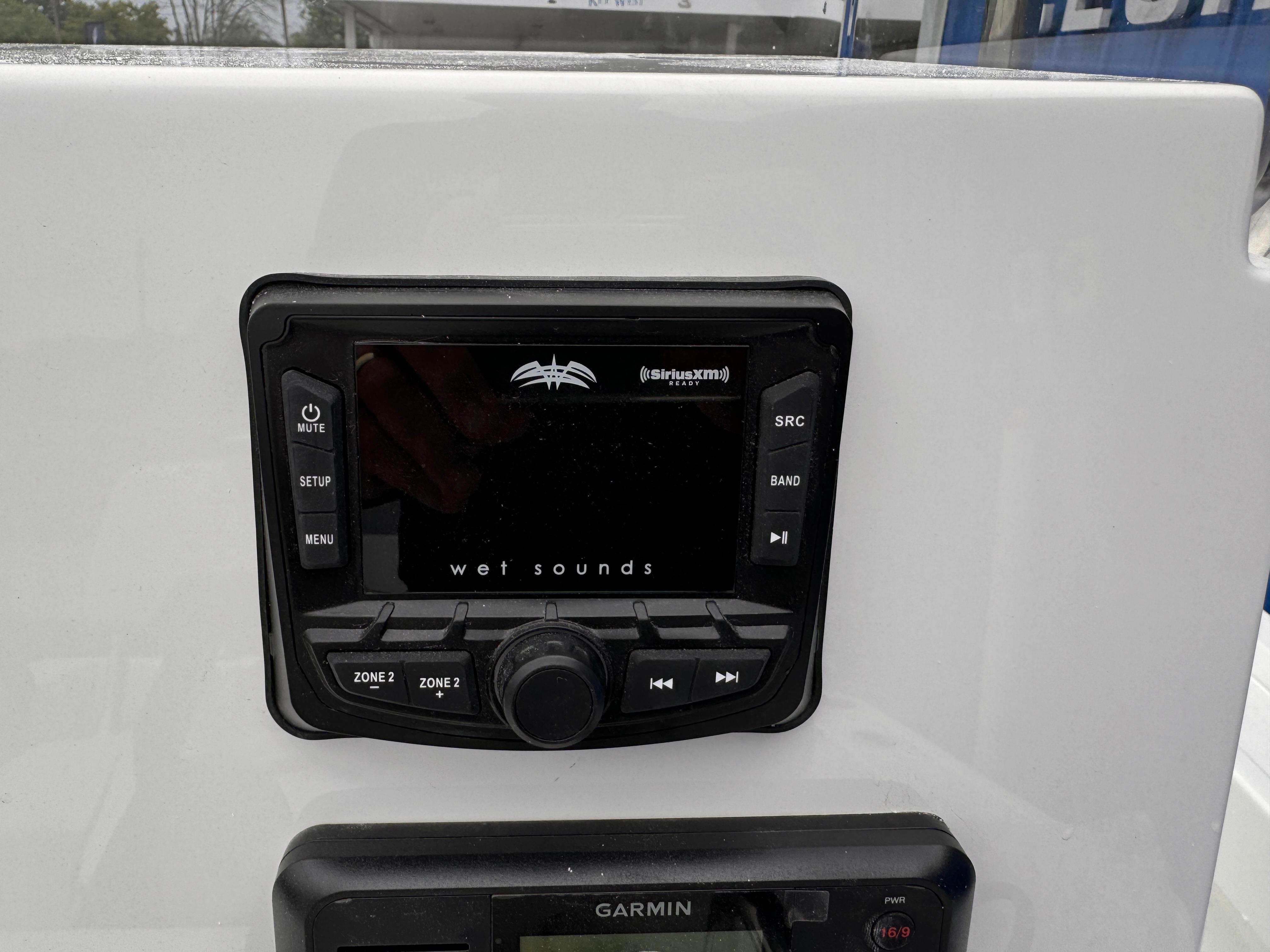 2025-parker-18se-center-console-power-9548514-20240914132836688-1_xlarge