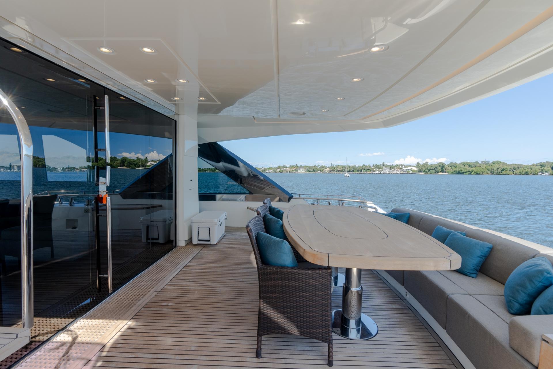 Monte Carlos Yachts 80 Panda - Cockpit