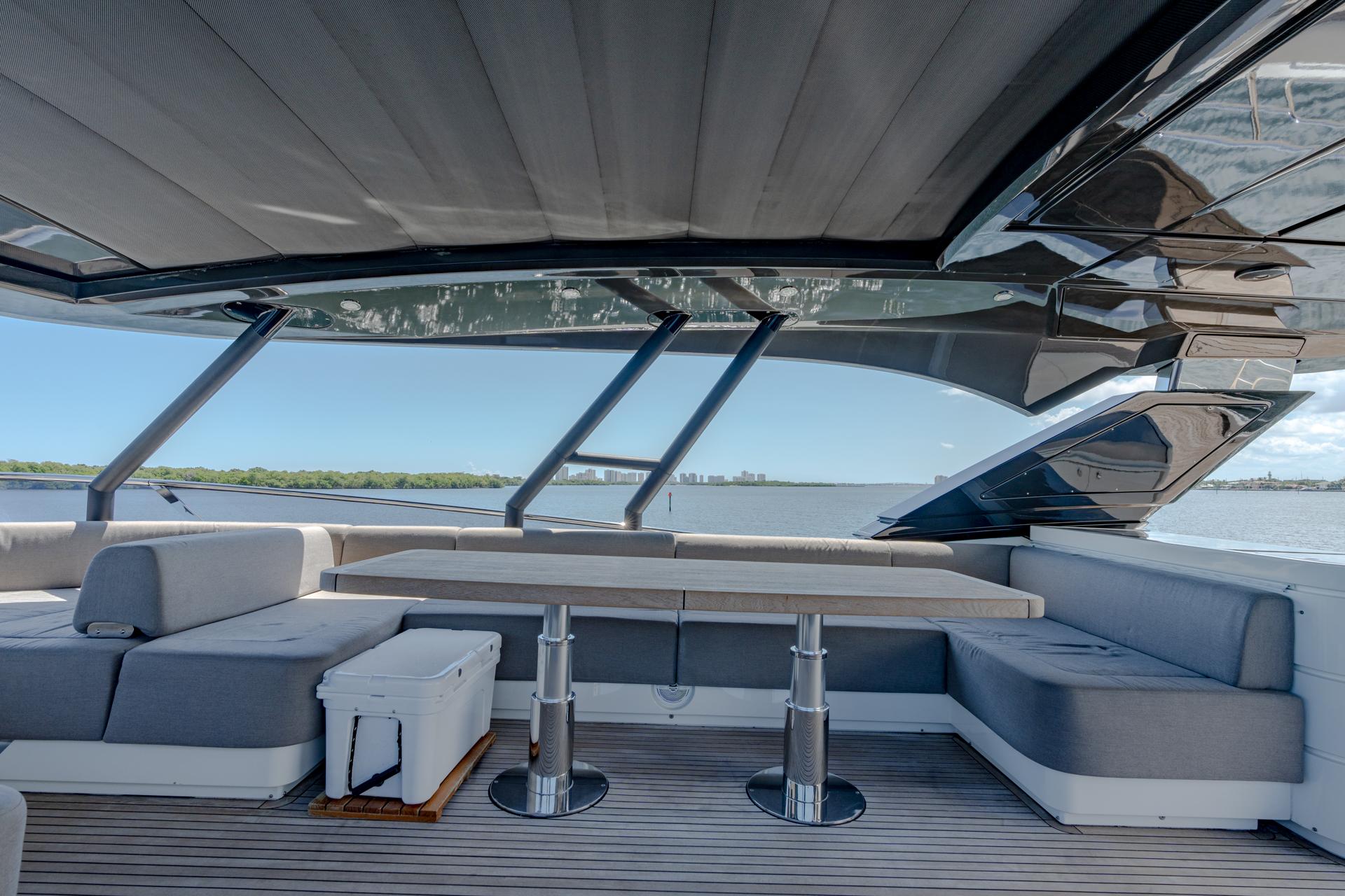 Monte Carlos Yachts 80 Panda - Flybridge