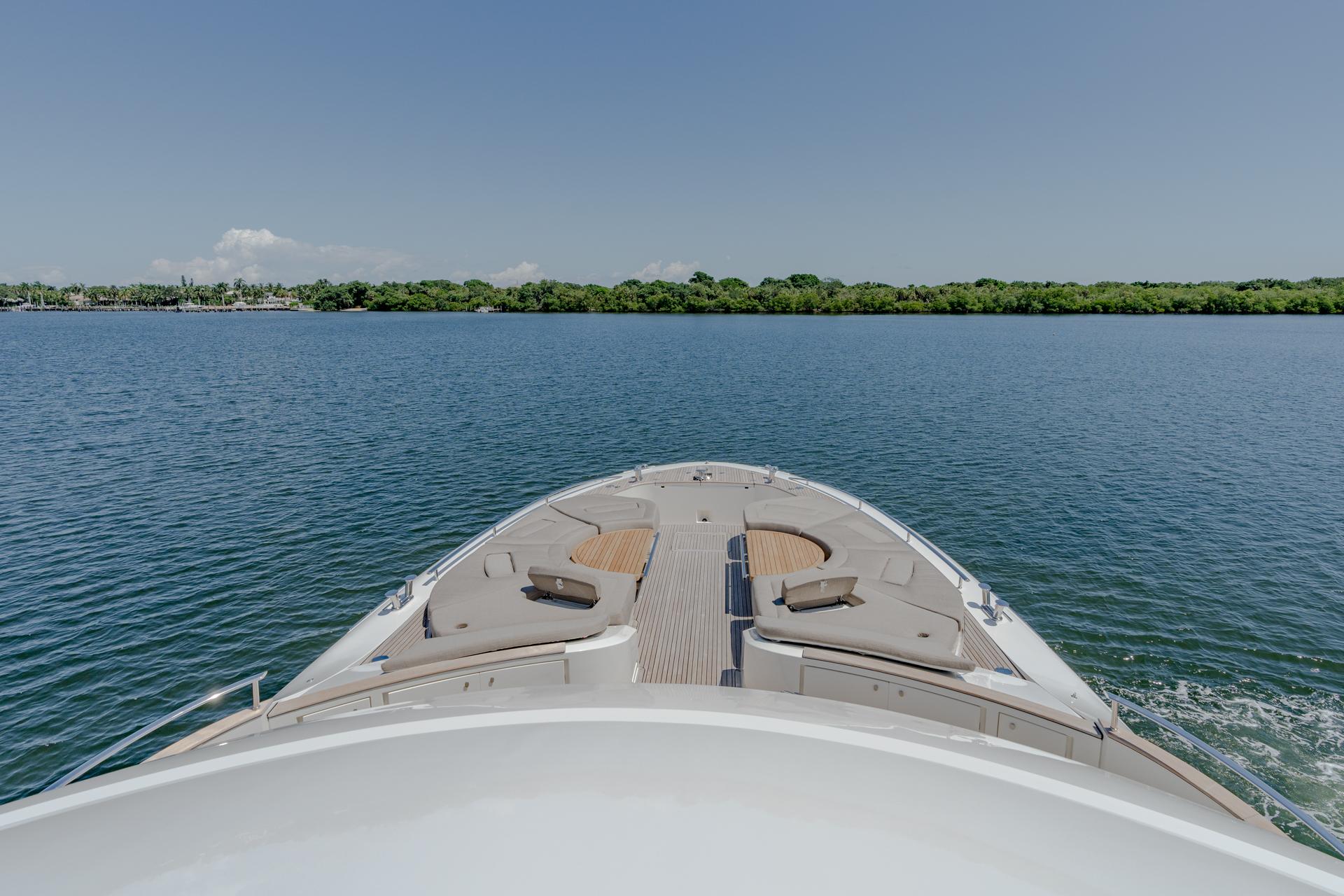 Monte Carlos Yachts 80 Panda - Bow