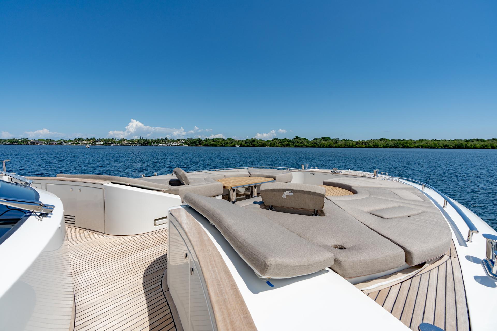 Monte Carlos Yachts 80 Panda - Bow