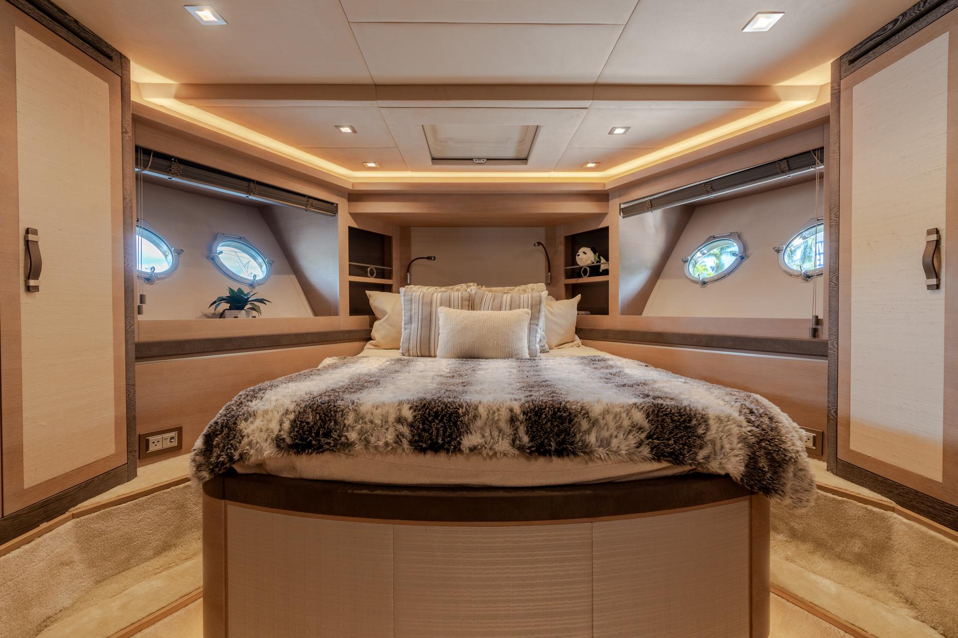 Monte Carlos Yachts 80 Panda - VIP Stateroom