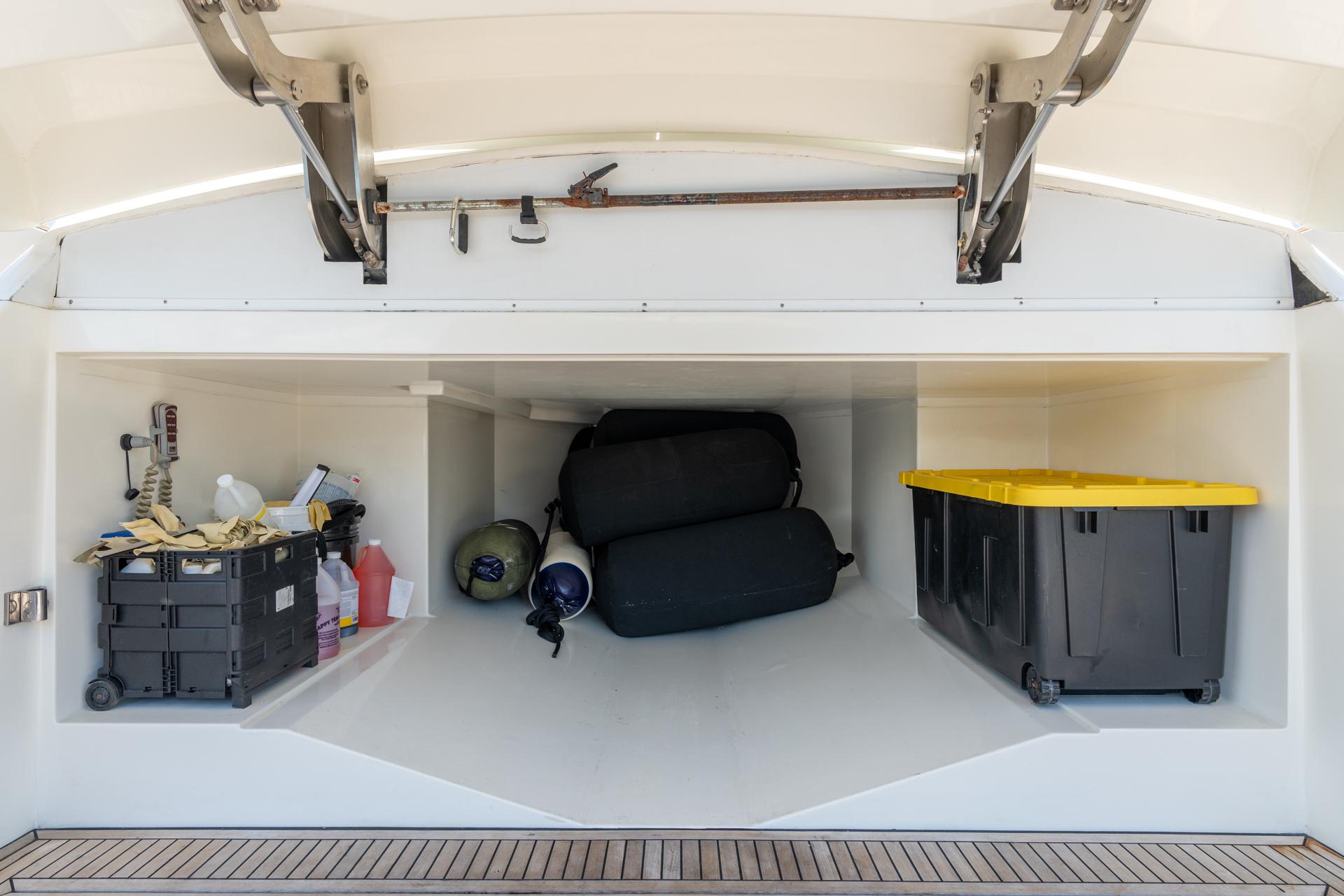 Monte Carlos Yachts 80 Panda - Storage