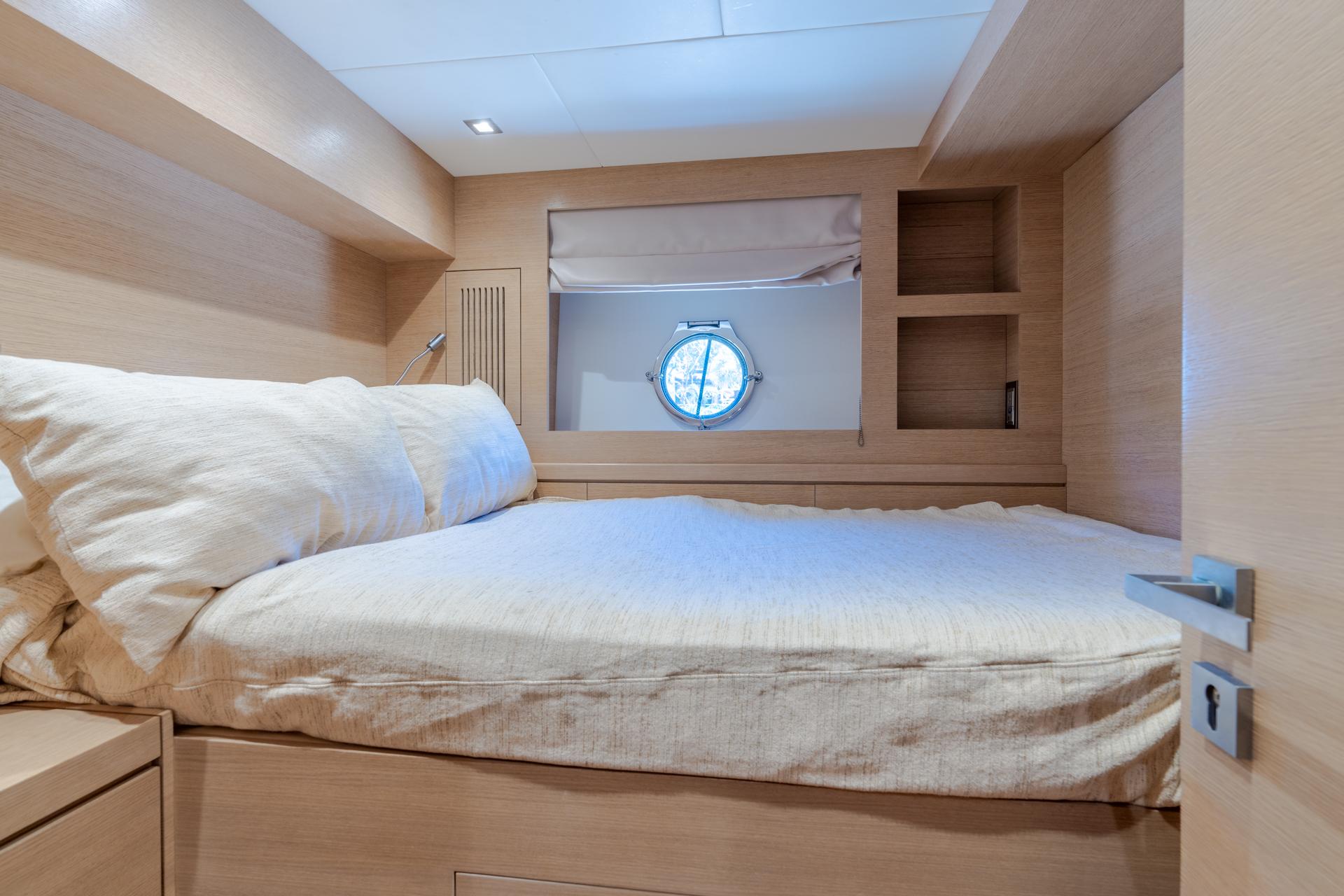 Monte Carlos Yachts 80 Panda - Guest Stateroom Starboard