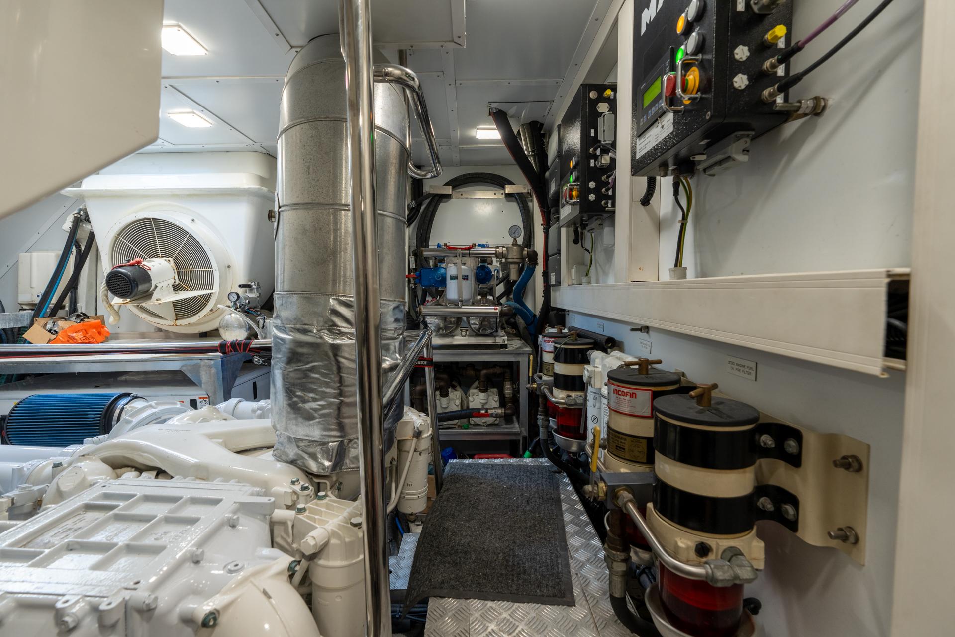 Monte Carlos Yachts 80 Panda - Engine Room