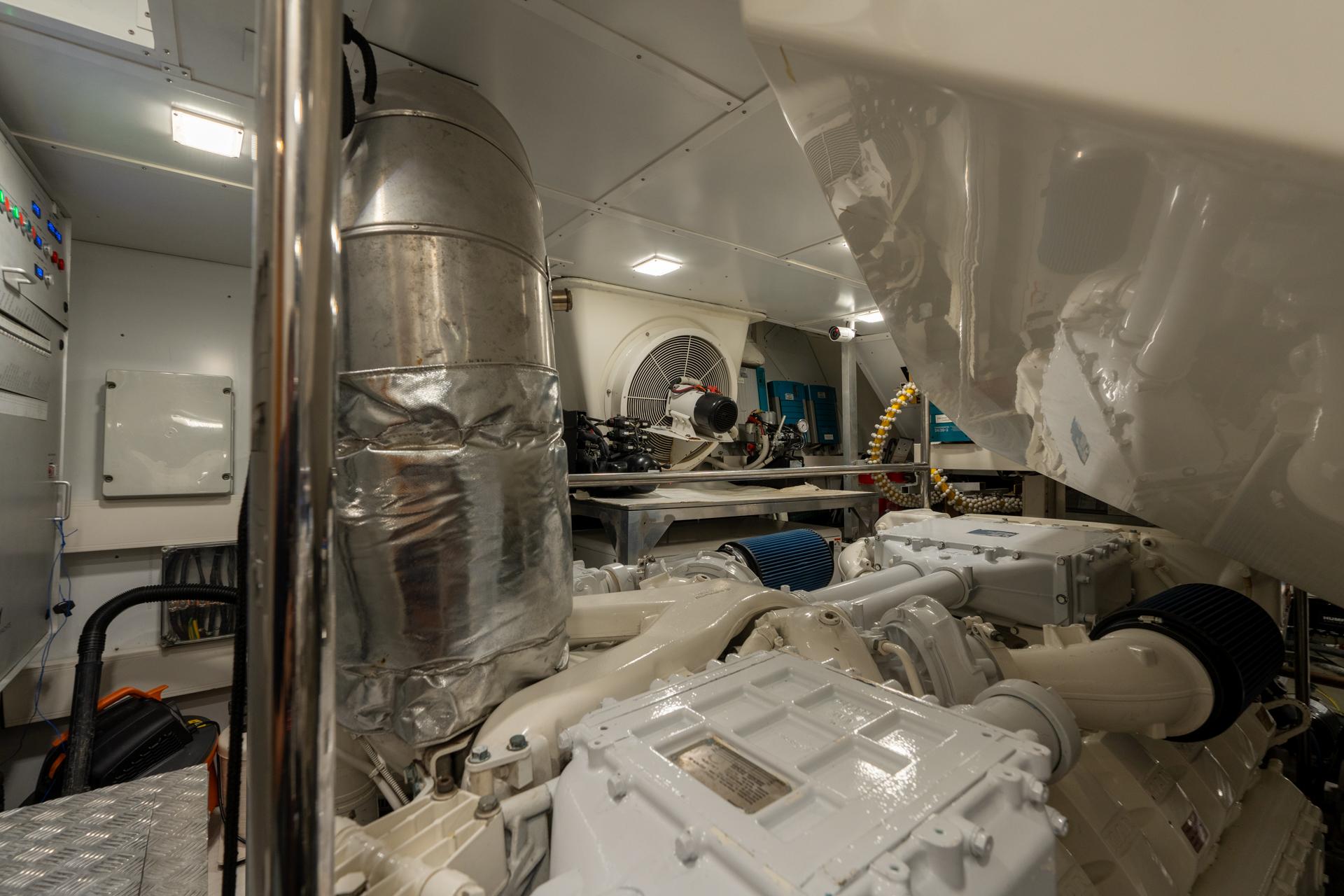 Monte Carlos Yachts 80 Panda - Engine Room