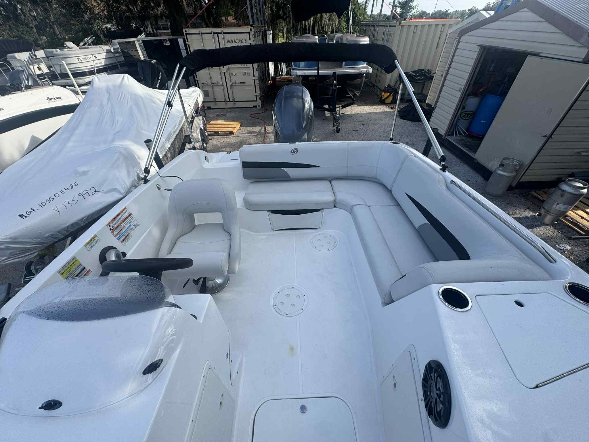 2022 Hurricane SunDeck Sport 188 OB-4