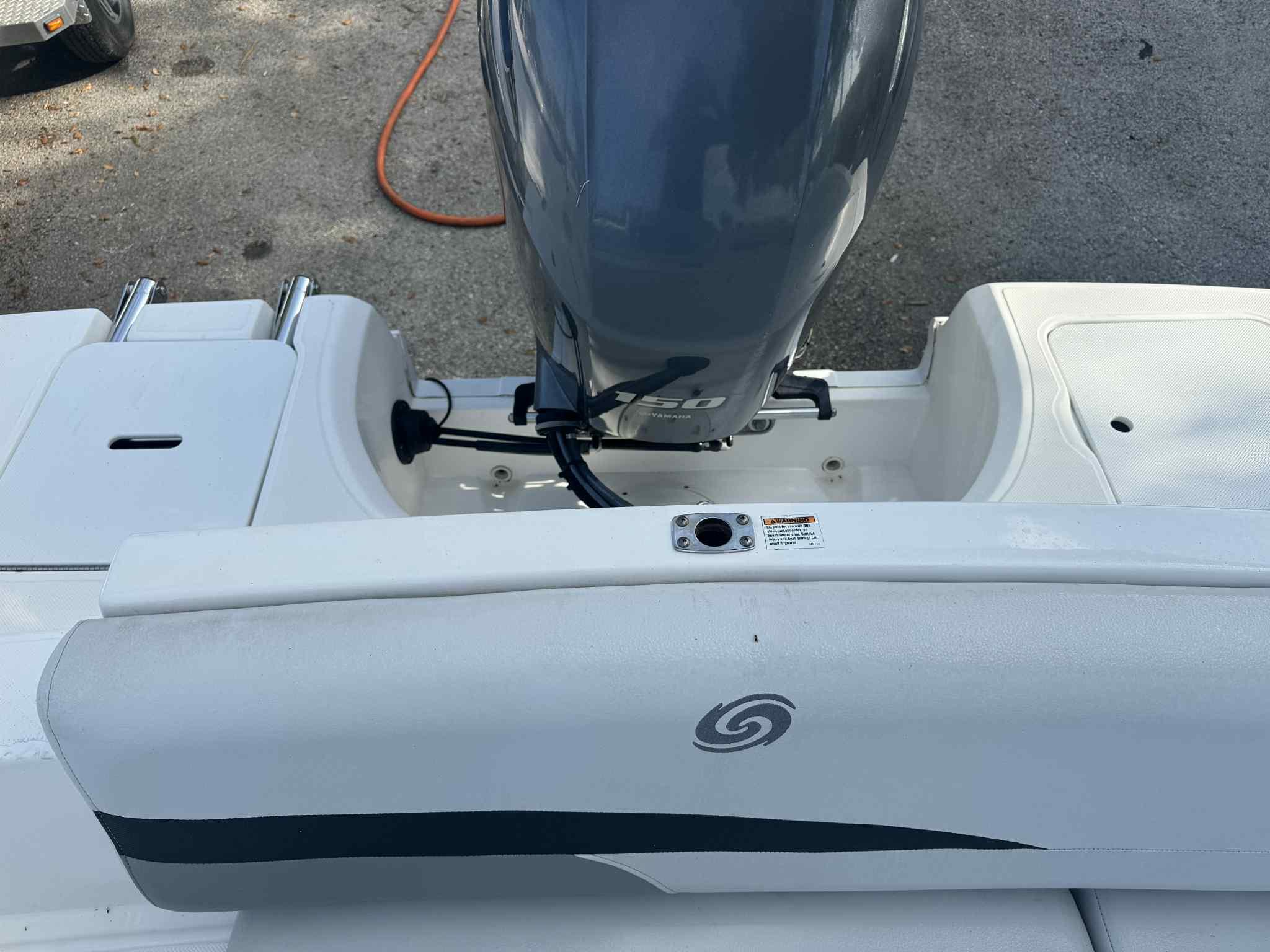 2022 Hurricane SunDeck Sport 188 OB-7