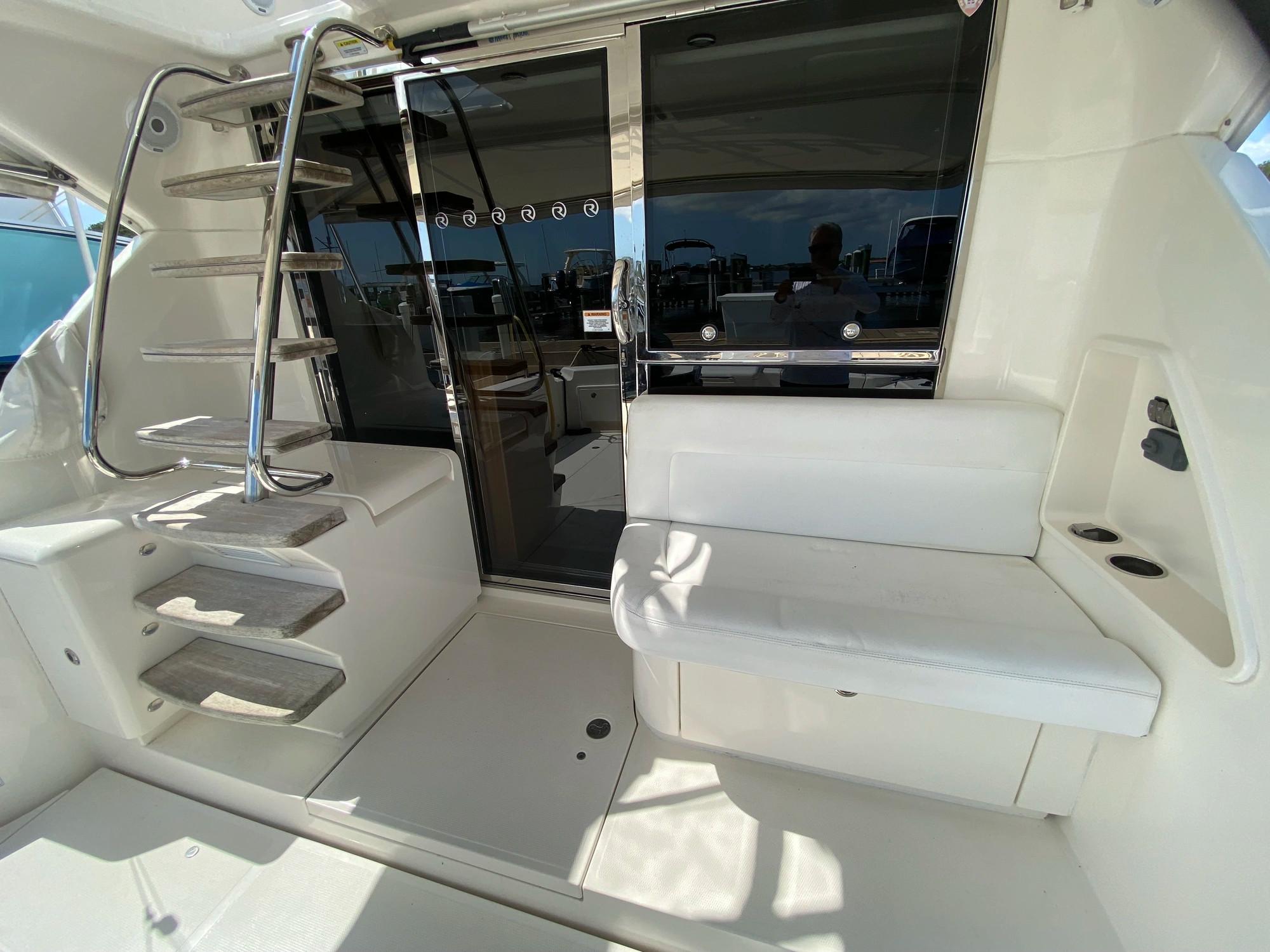 2016 Riviera 43 open flybridge