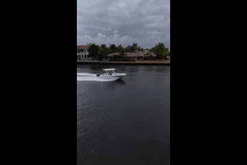 Robalo R 272 video