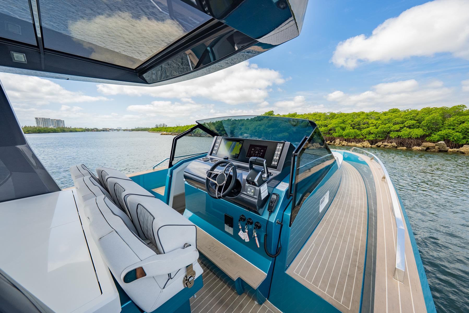Fiart-39 Seawalker 2024-STRADE BLU FL-US-2024 Fiart 39 Seawalker yacht helm, featuring modern controls and sleek design on open water.-9758537 | Thumbnail
