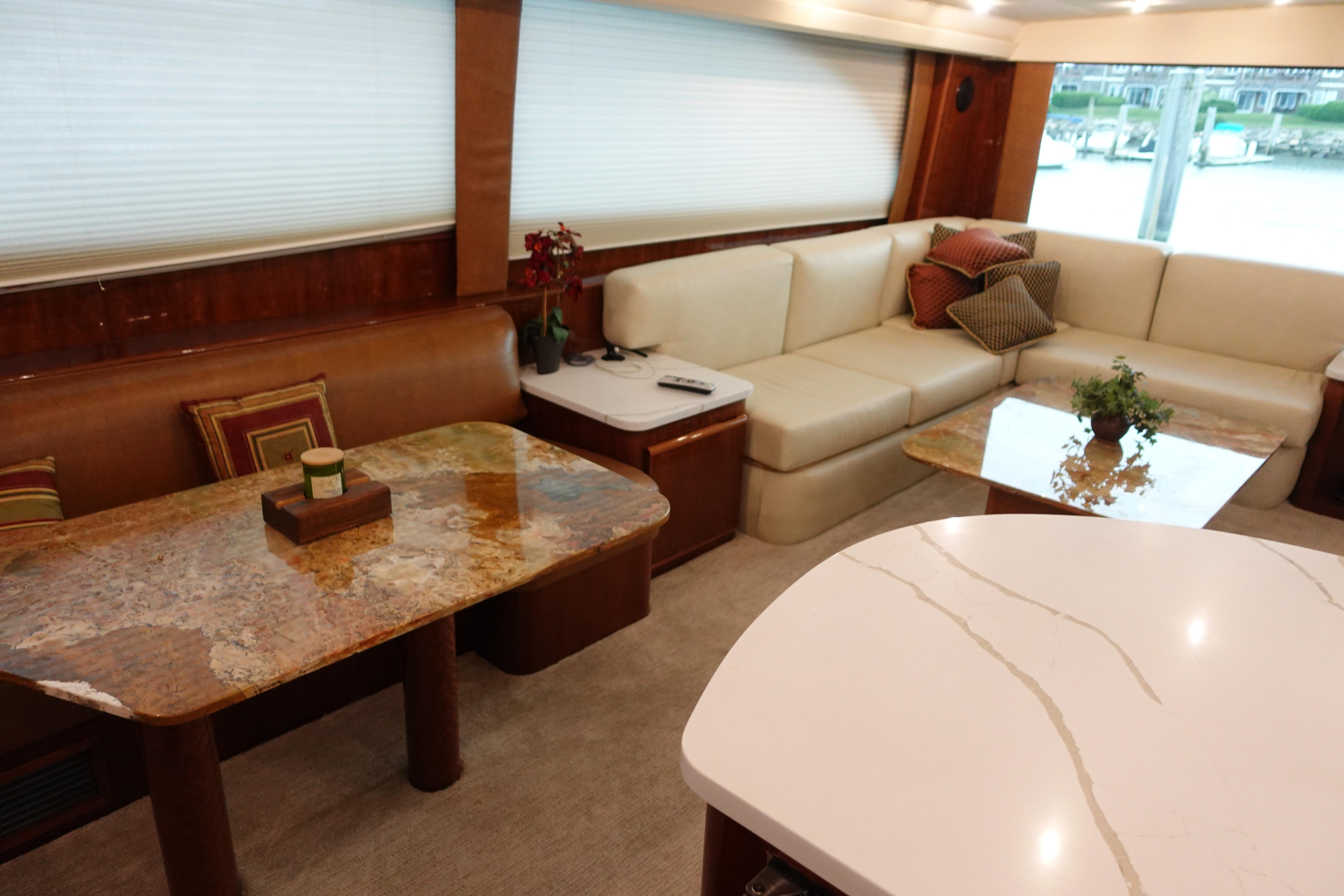 Donzi-Z-65 Tounament Fisherman 1988 -NY-US-Luxurious interior of 1988 Donzi Z-65 Tournament Fisherman yacht with elegant seating and tables.-9438541 | Thumbnail