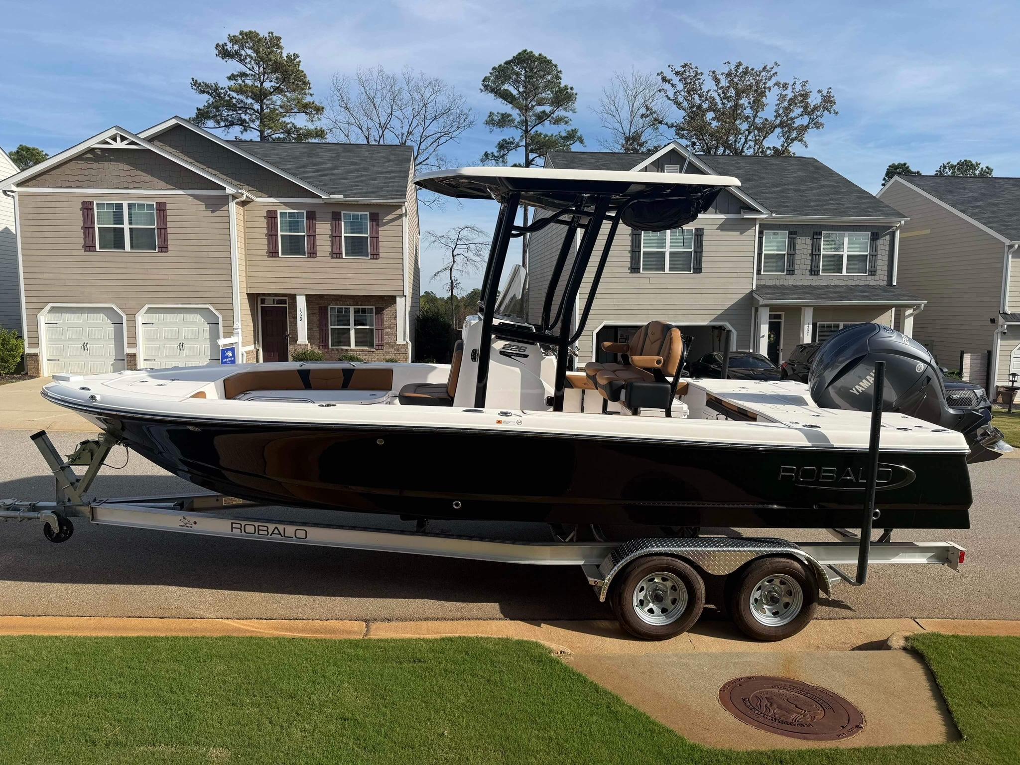 2024 Robalo 226 Cayman