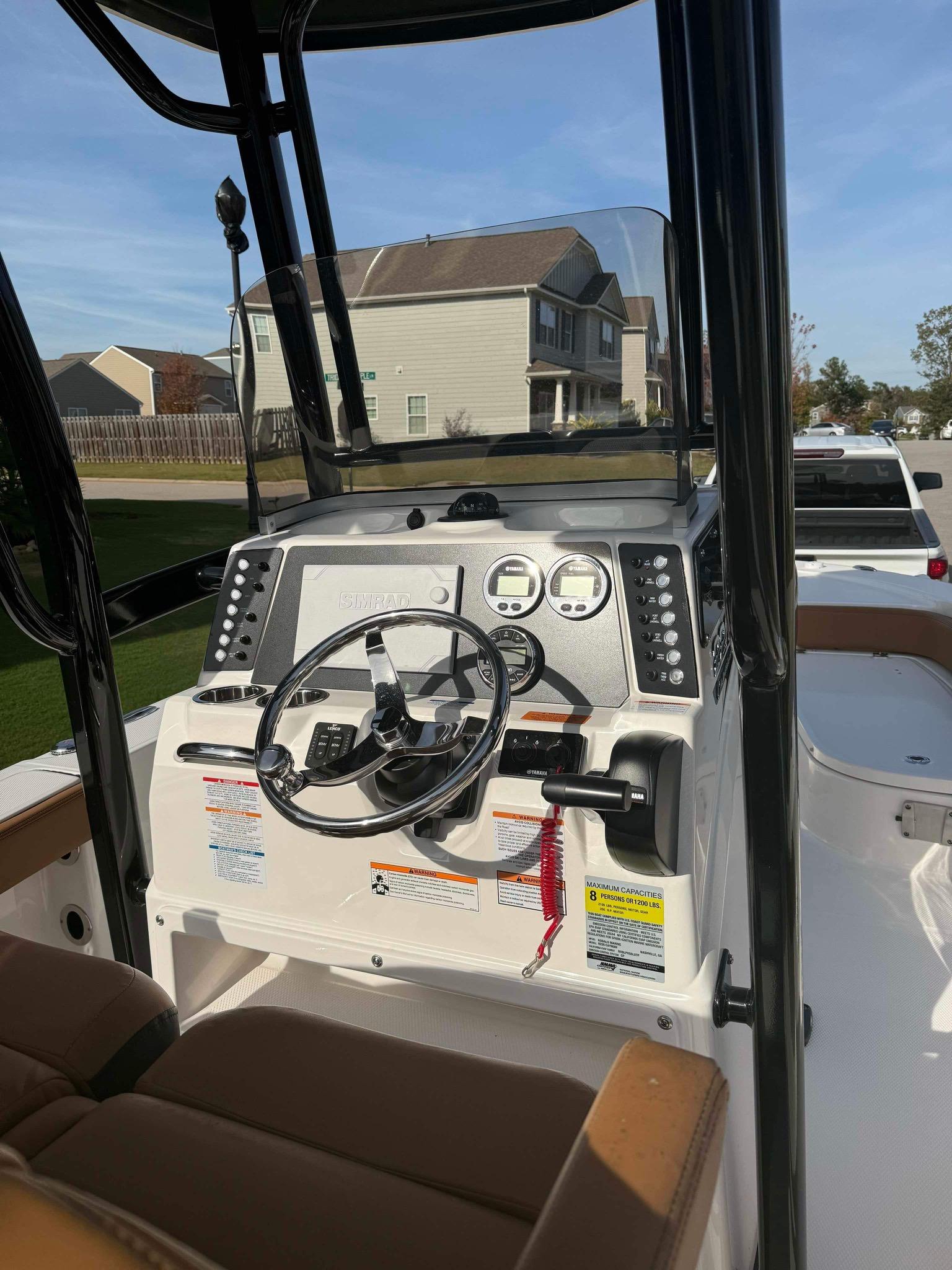 2024 Robalo 226 Cayman - Image 3