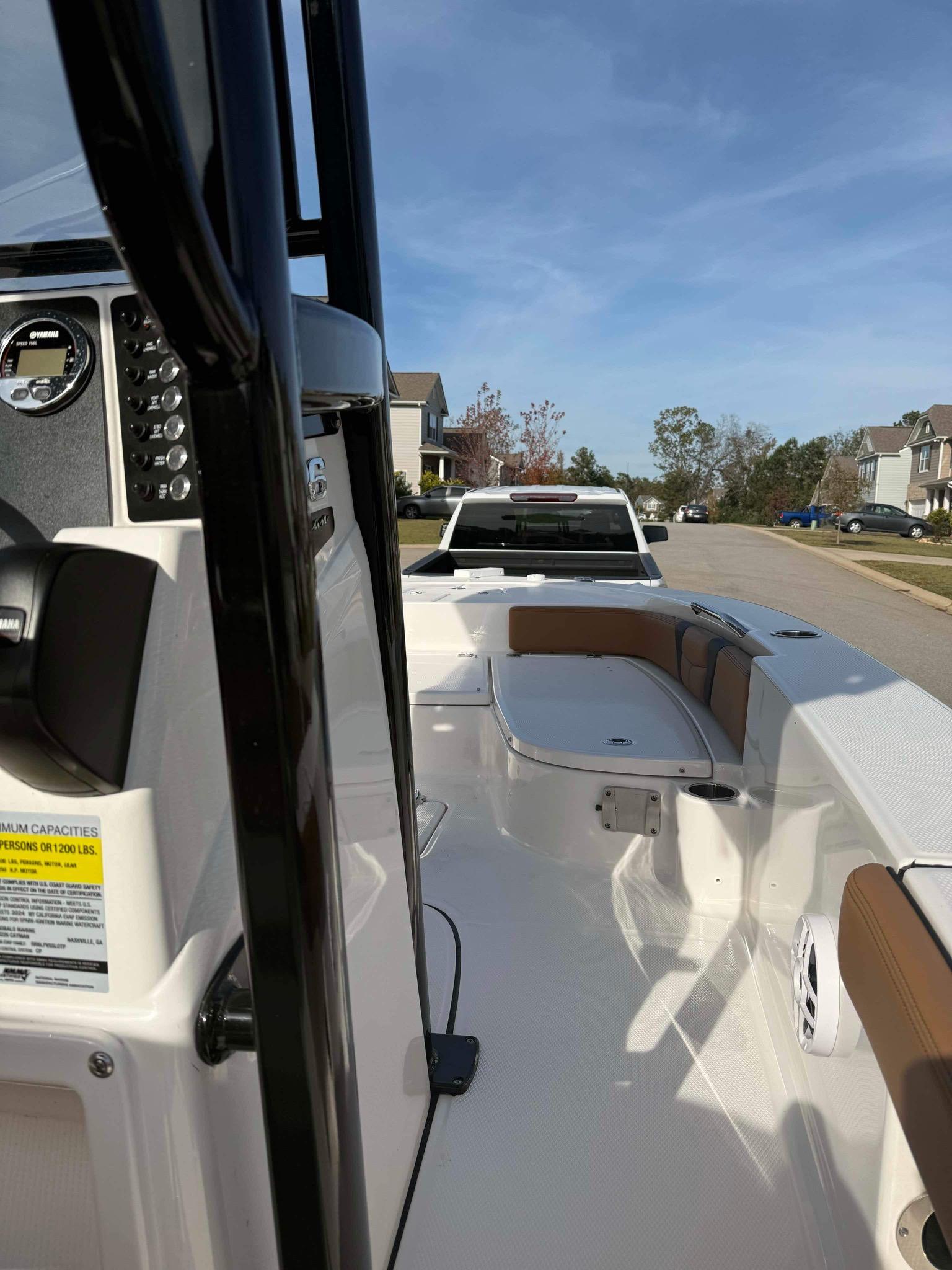 2024 Robalo 226 Cayman - Image 5