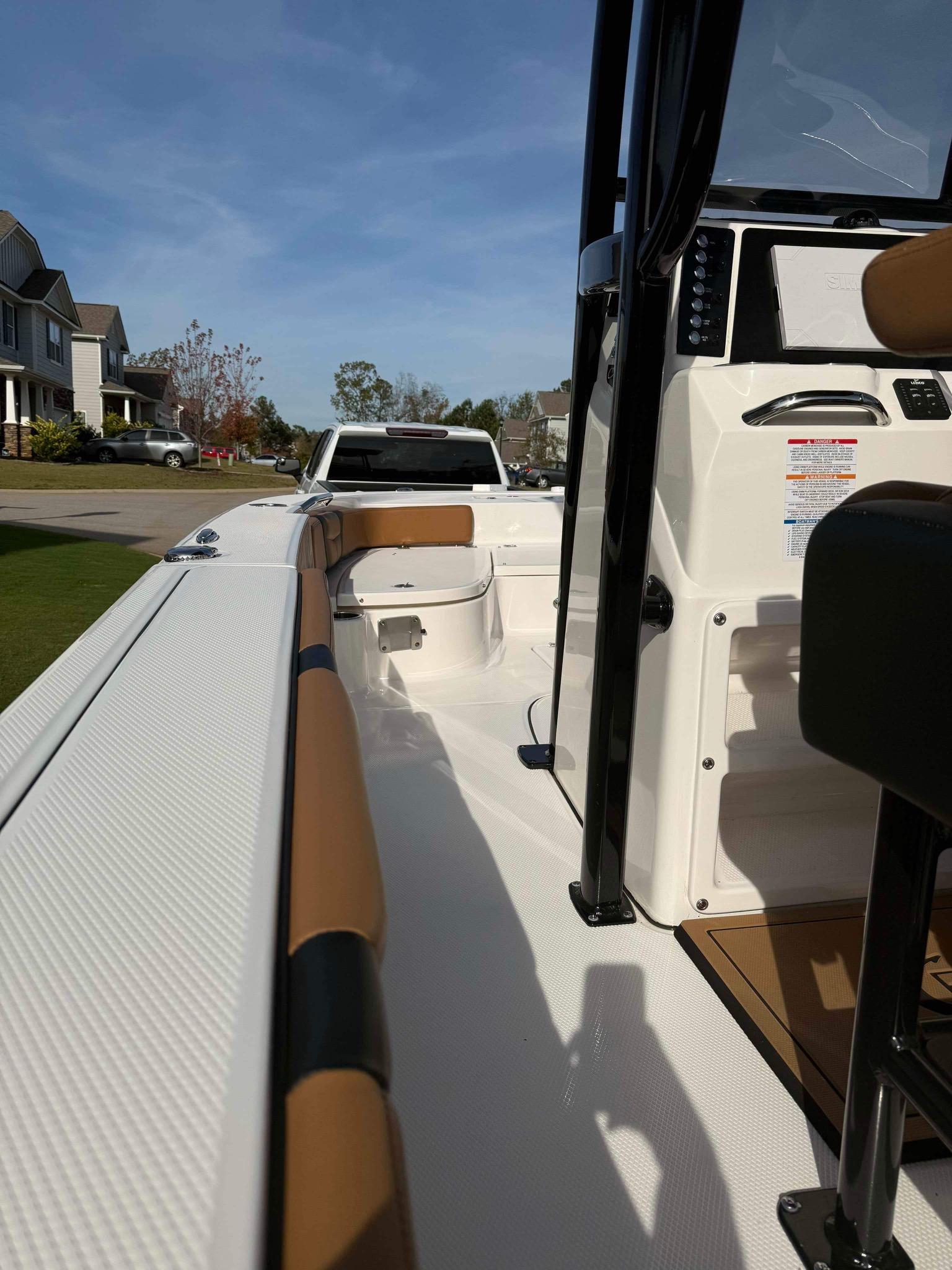 2024 Robalo 226 Cayman - Image 6