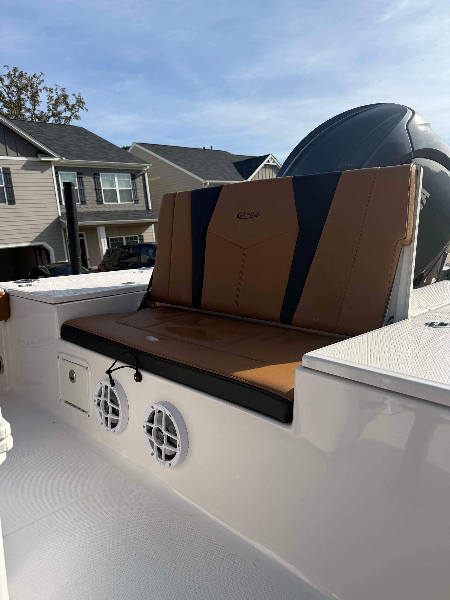 2024 Robalo 226 Cayman - Image 7