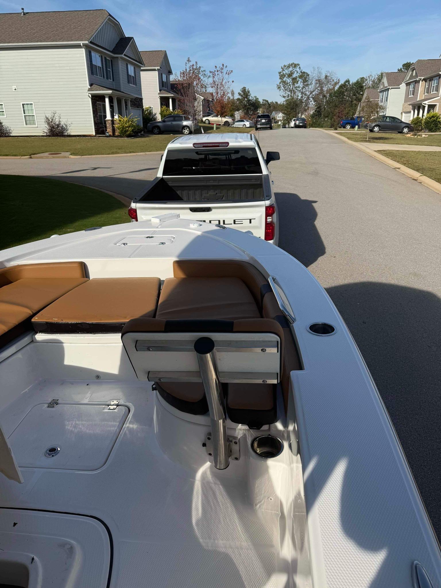 2024 Robalo 226 Cayman - Image 8