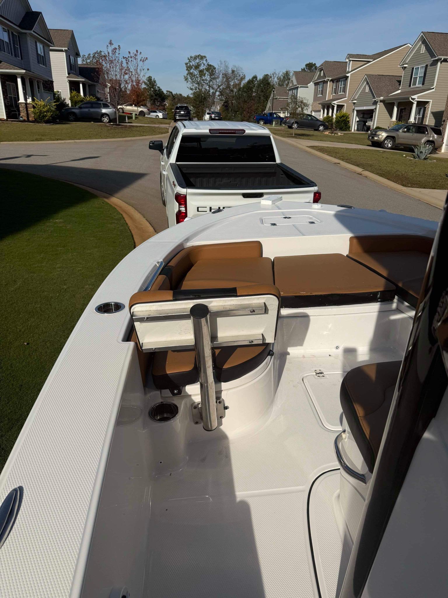 2024 Robalo 226 Cayman - Image 9