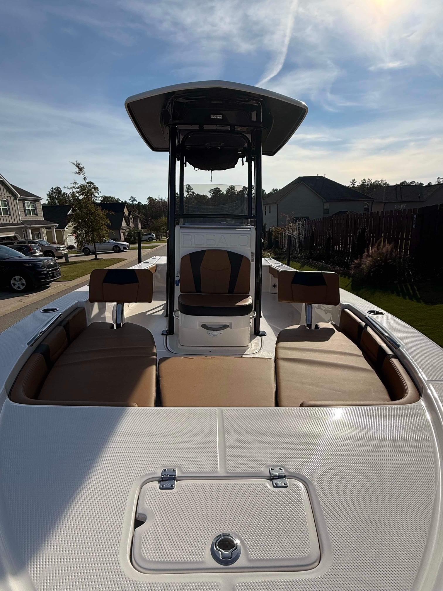 2024 Robalo 226 Cayman - Image 10