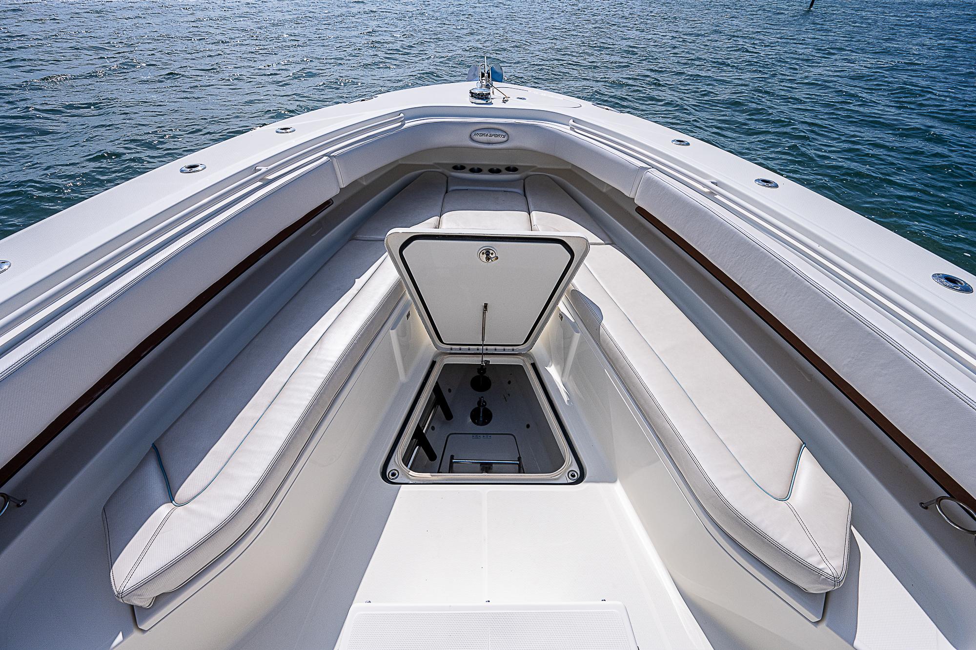 Hydra-Sports 42 - Exterior Bow