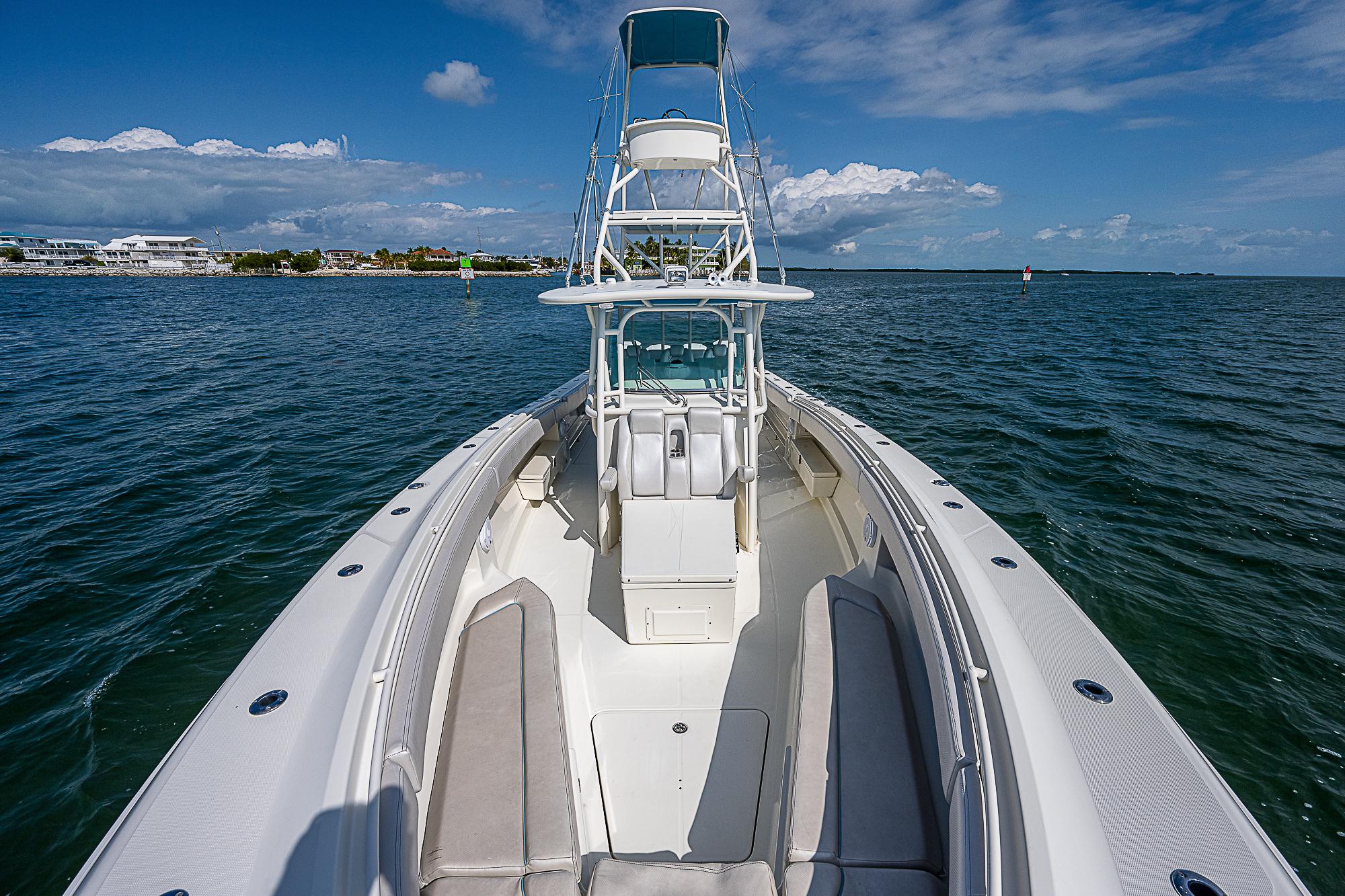 Hydra-Sports 42 - Exterior Bow