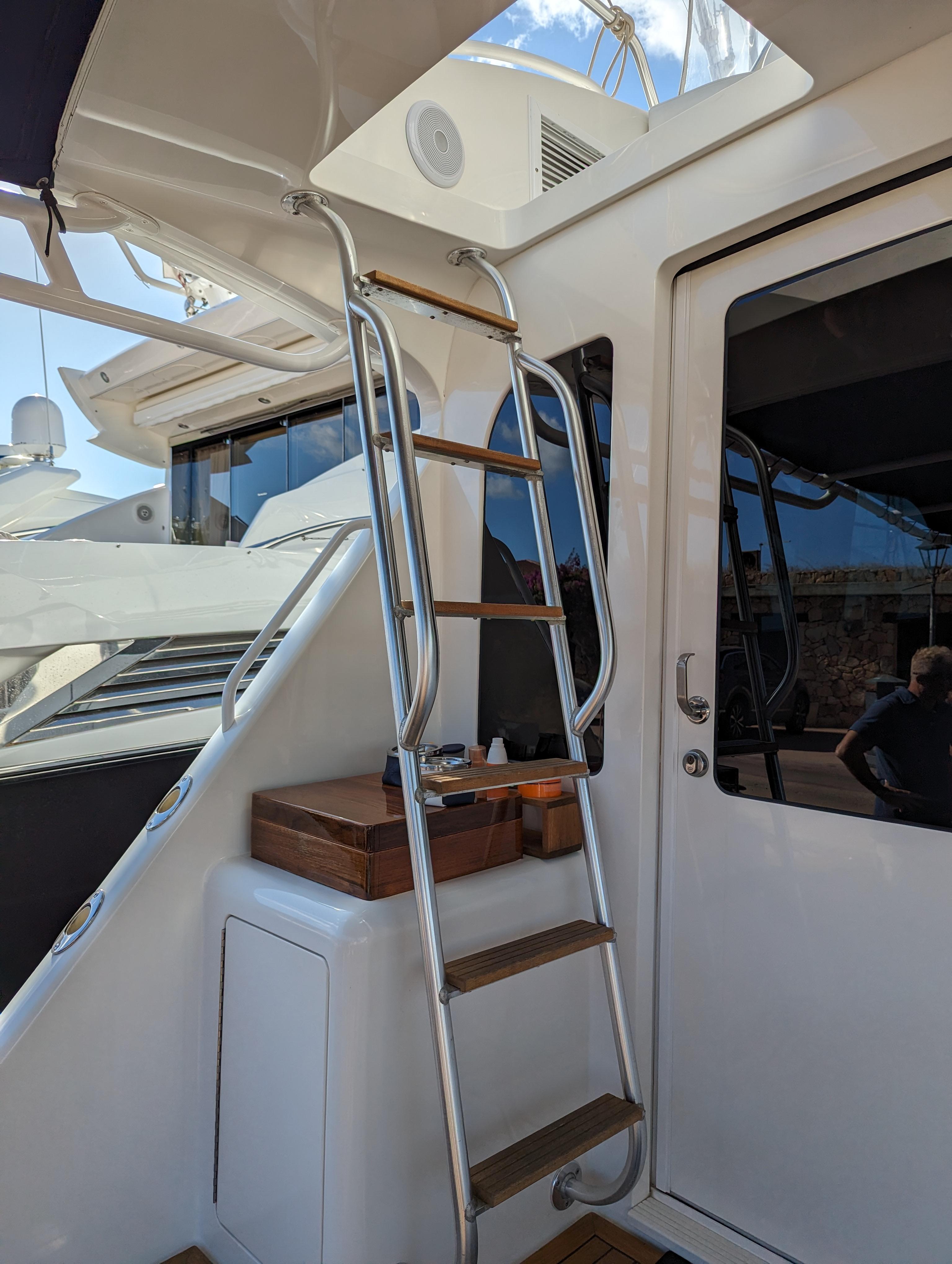Viking 54 Convertible Fly stairs
