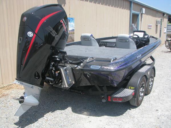 2021 Phoenix boat for sale, model of the boat is 721 Pro XP & Image # 21 of 24