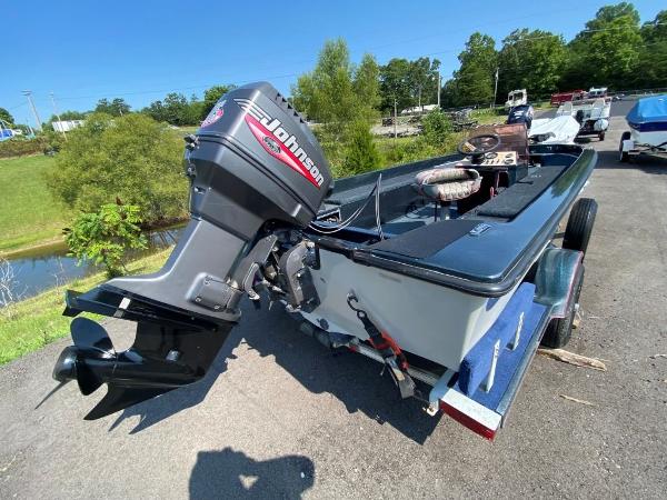 1988 Ranger Boats boat for sale, model of the boat is 18 Fisher & Image # 5 of 13