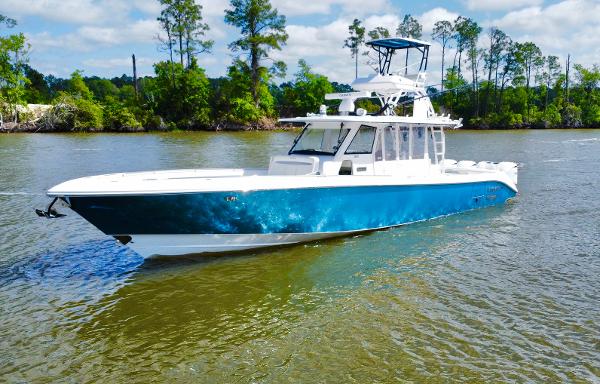 2016 Everglades 435 Center Console