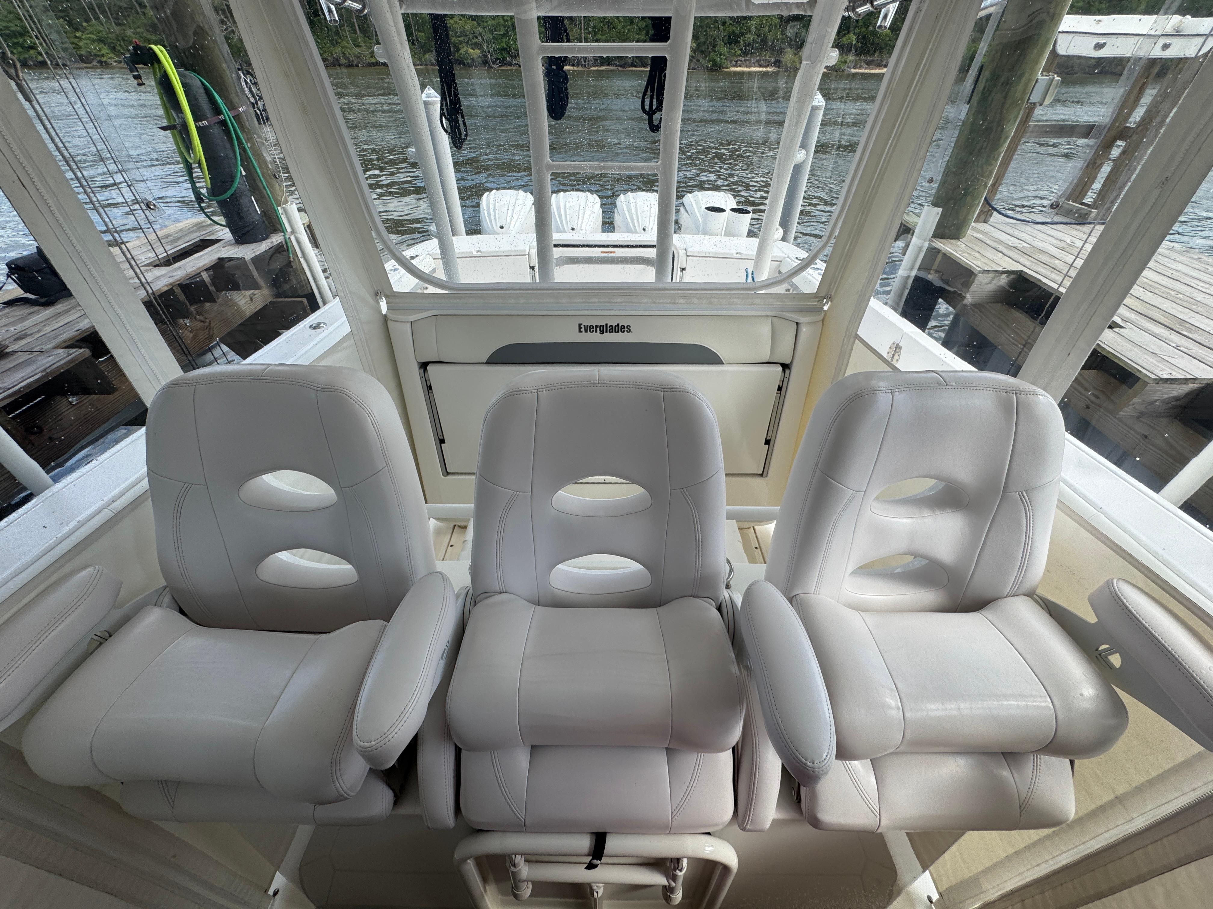 2016-everglades-435-center-console-power-9758579-20250421075152460-1_XLARGE