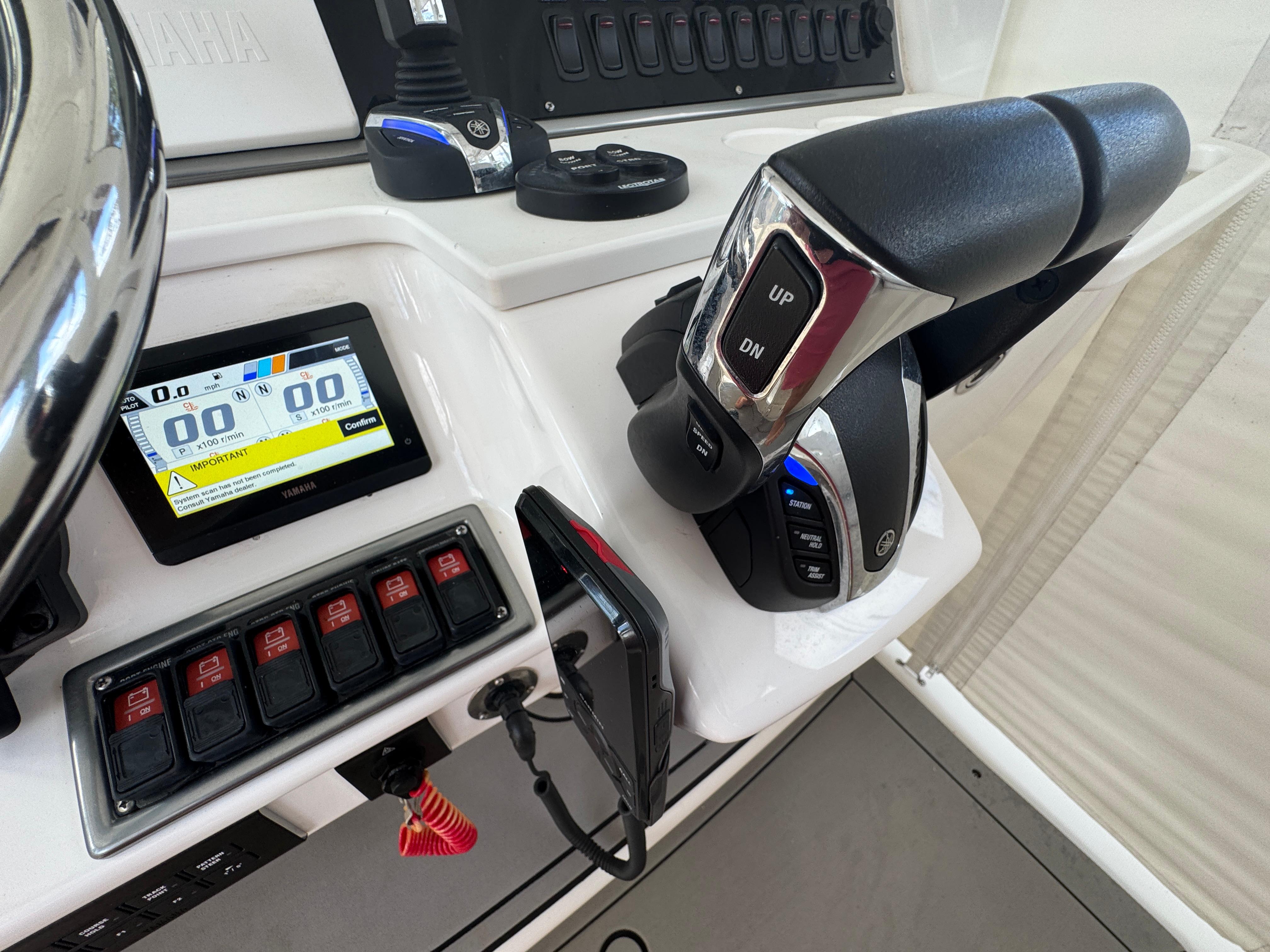 2016-everglades-435-center-console-power-9758579-20250421075157210-1_XLARGE