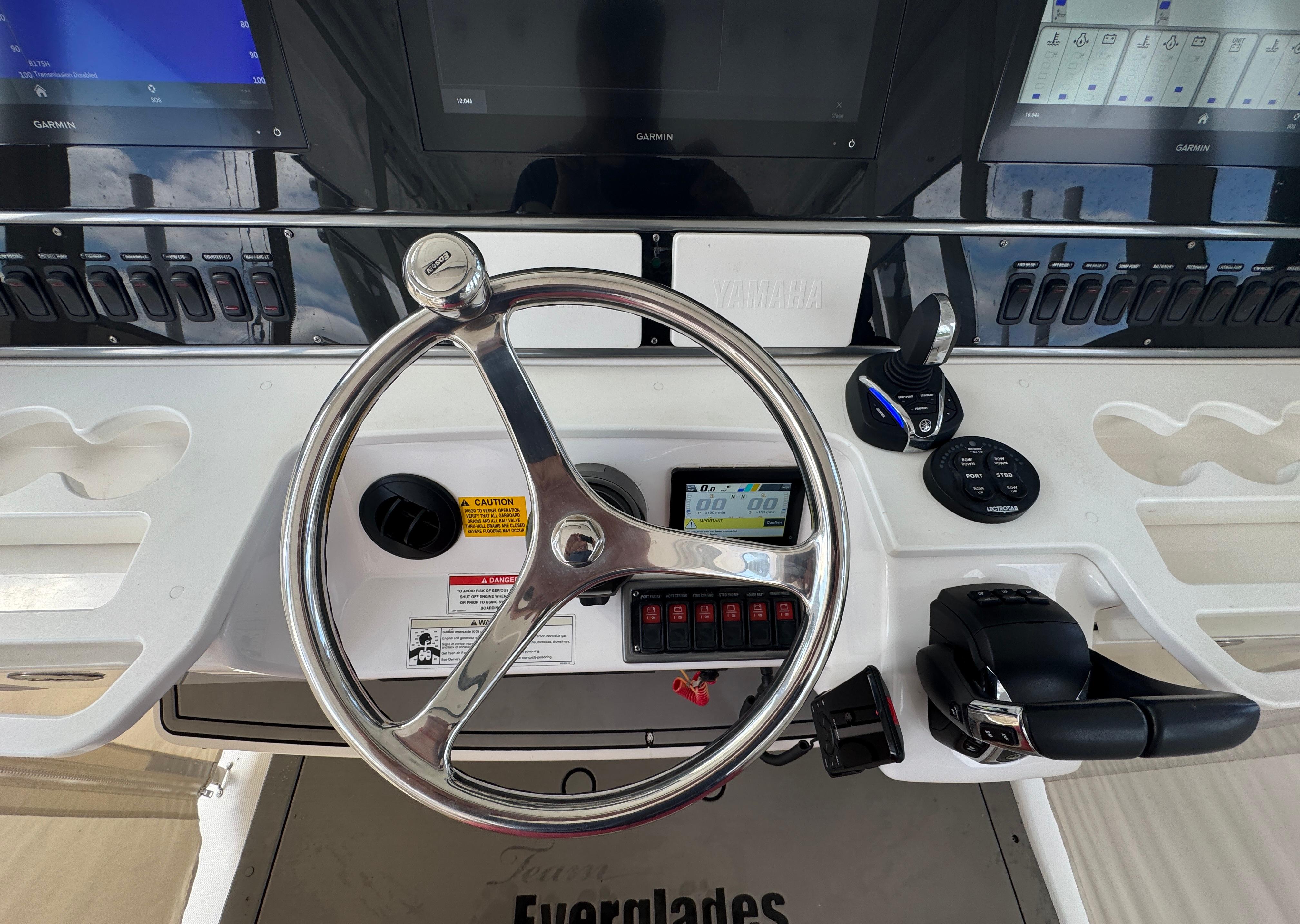 2016-everglades-435-center-console-power-9758579-20250421075209399-1_XLARGE