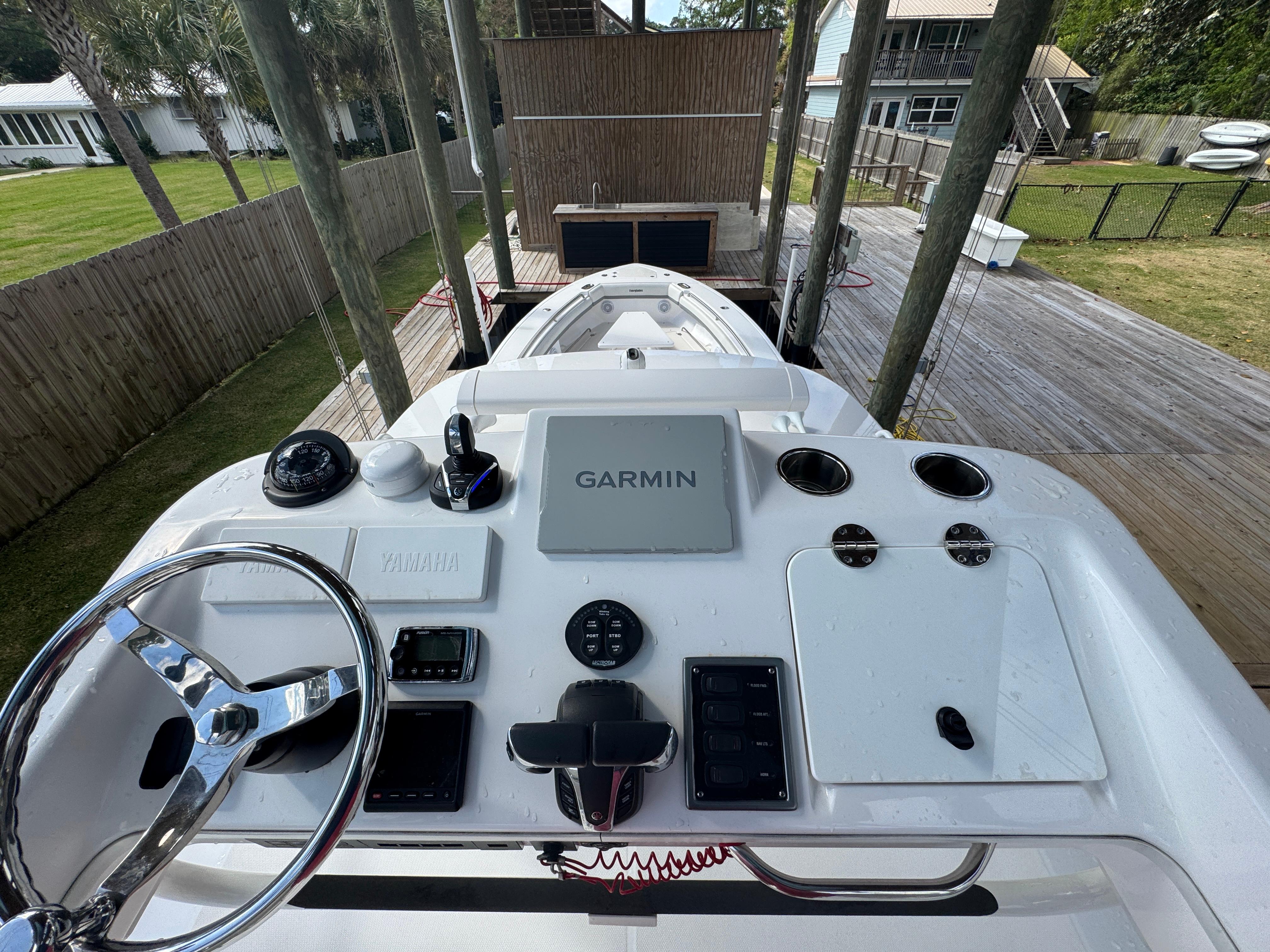 2016-everglades-435-center-console-power-9758579-20250421075300488-1_XLARGE