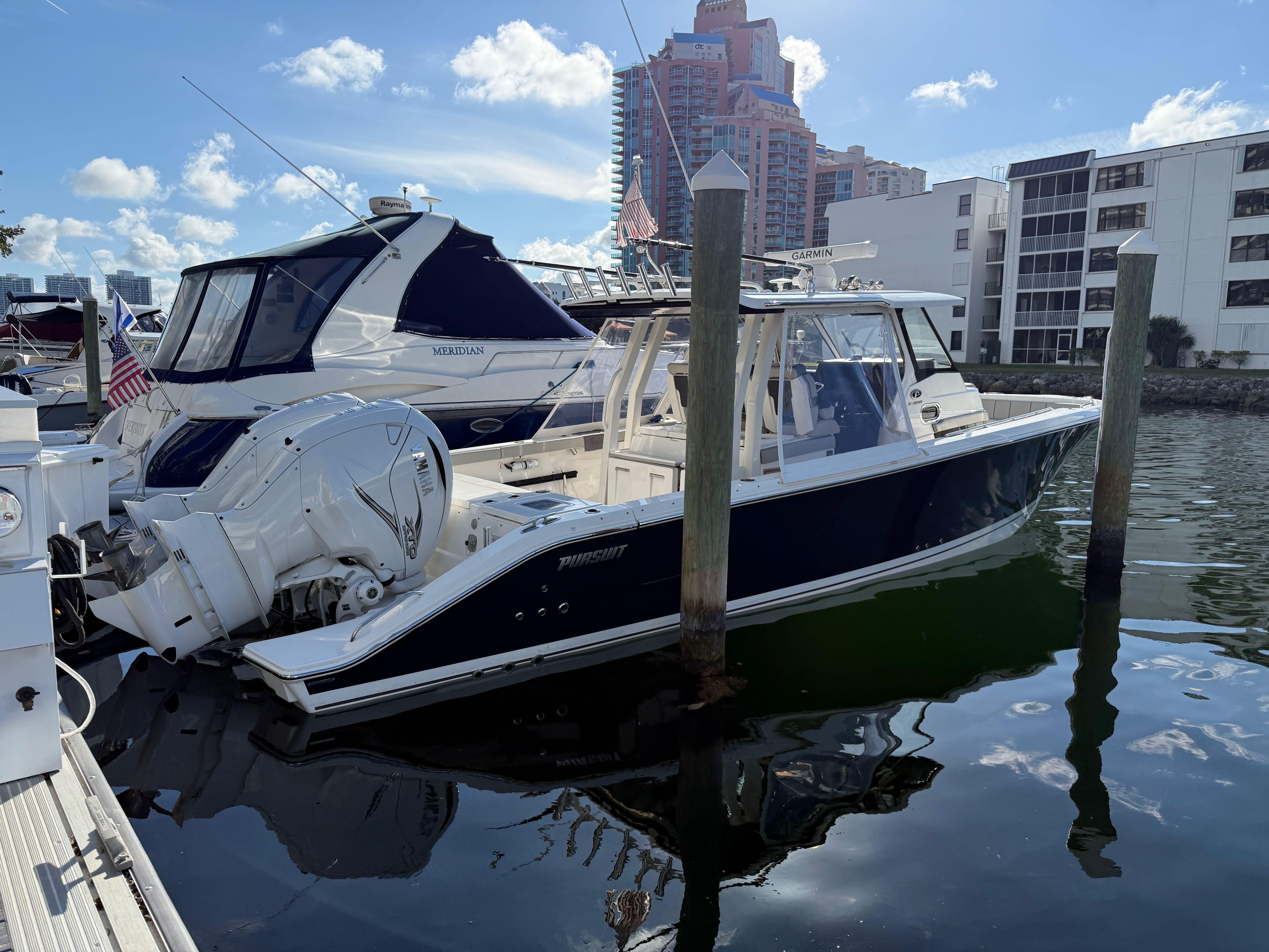Pursuit S 358 Sport