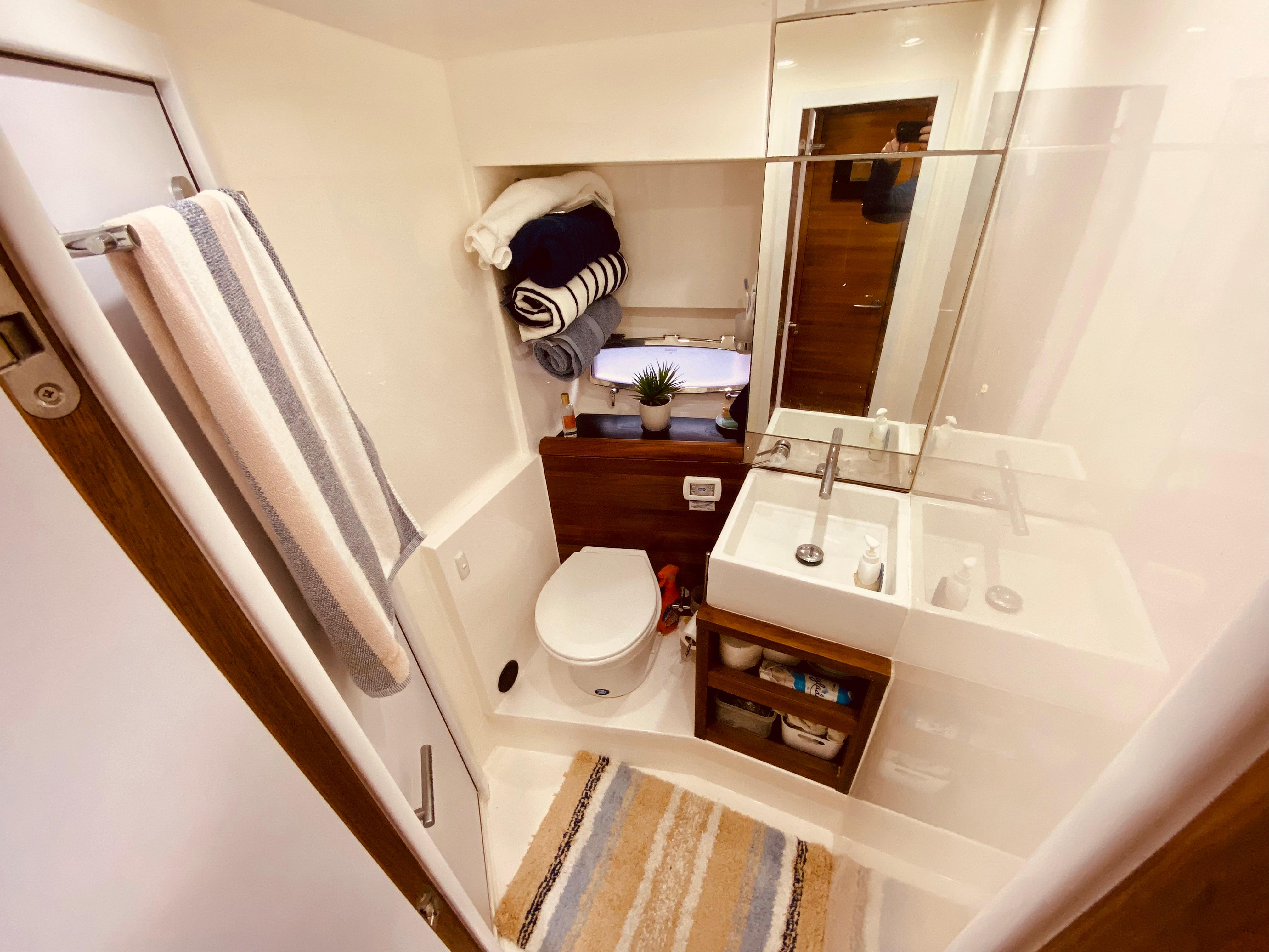 2010 Sealine F46
