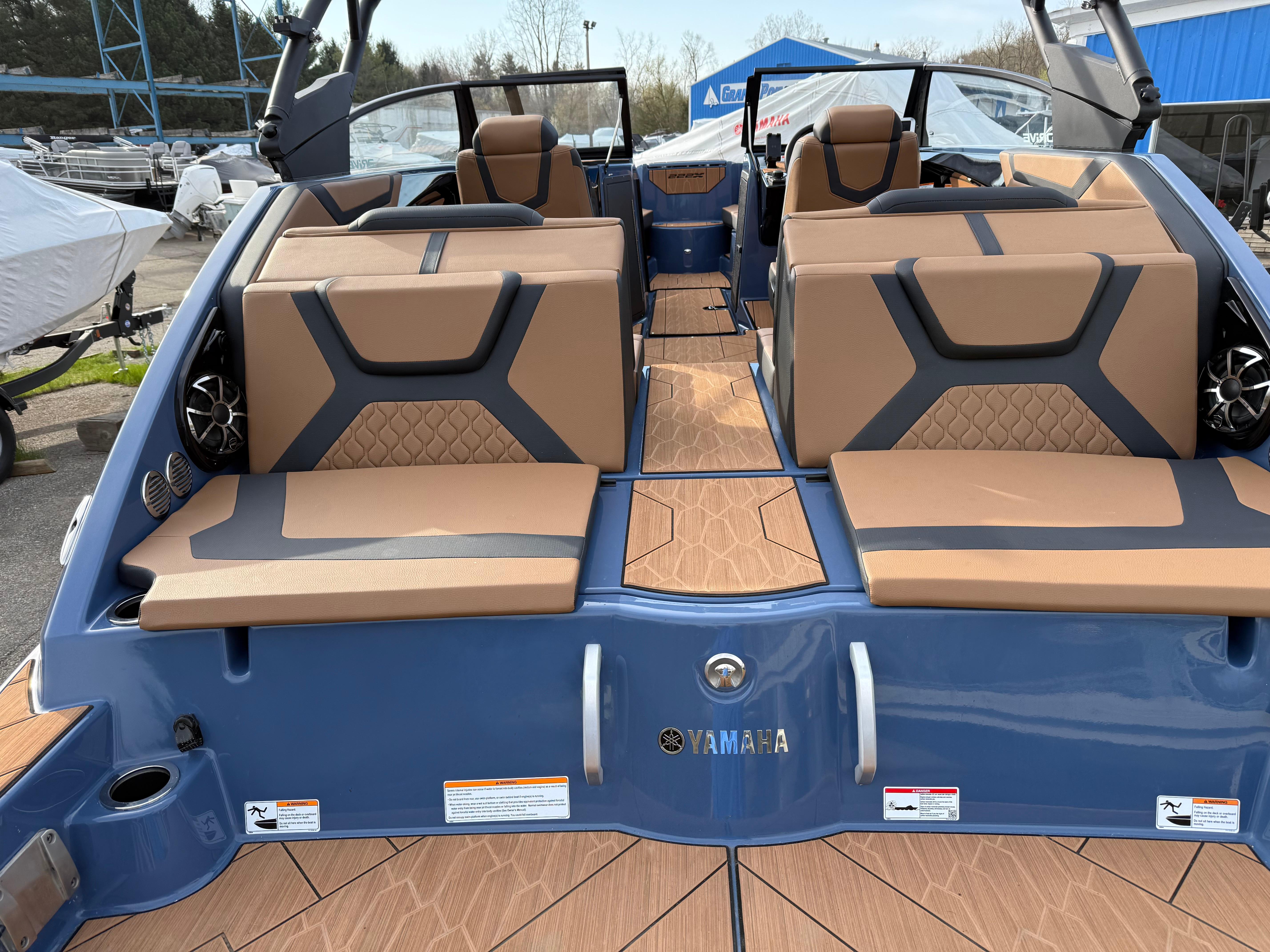 2024 Yamaha Boats 222XD Gallery