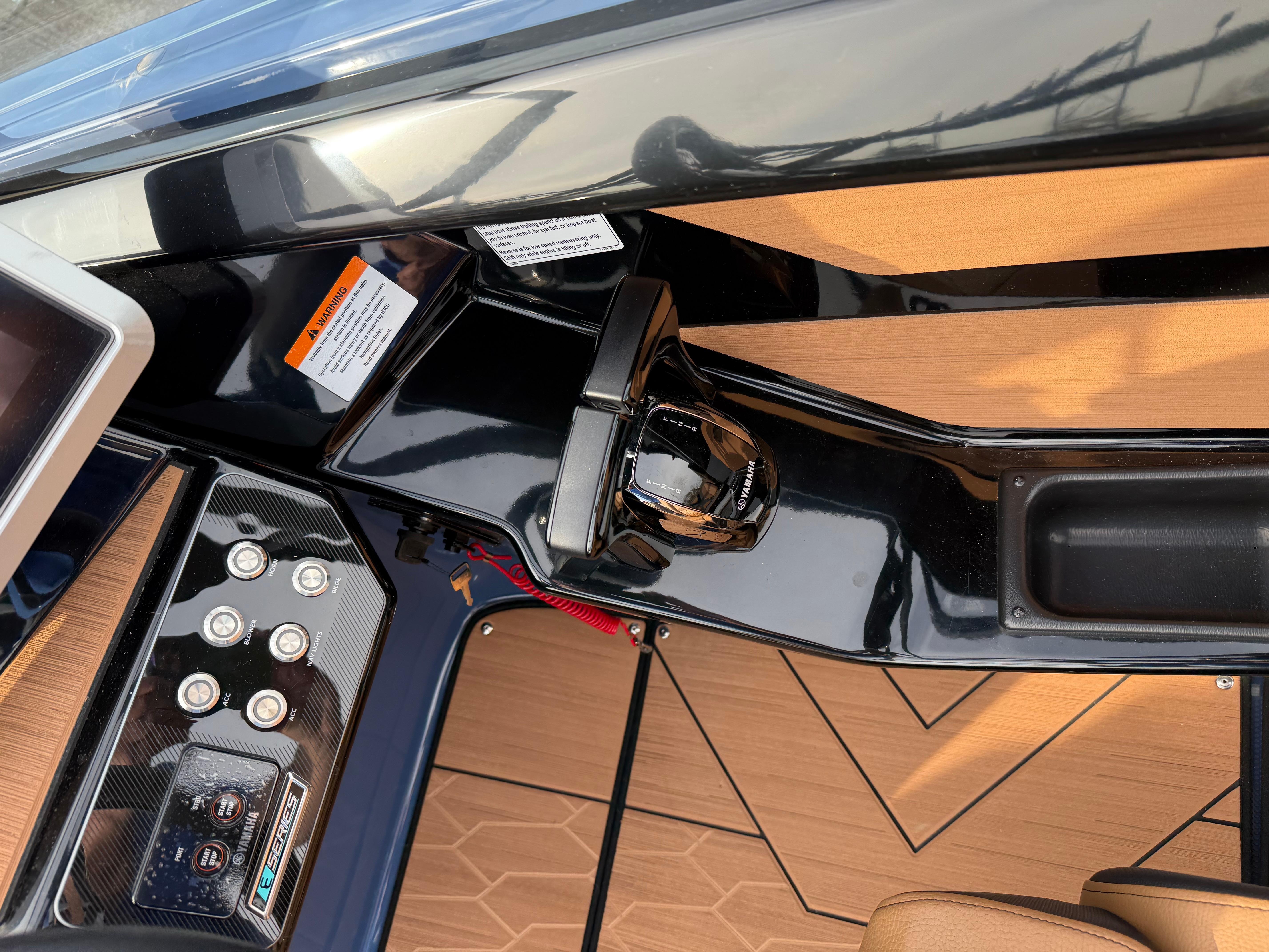 2024 Yamaha Boats 222XD Gallery