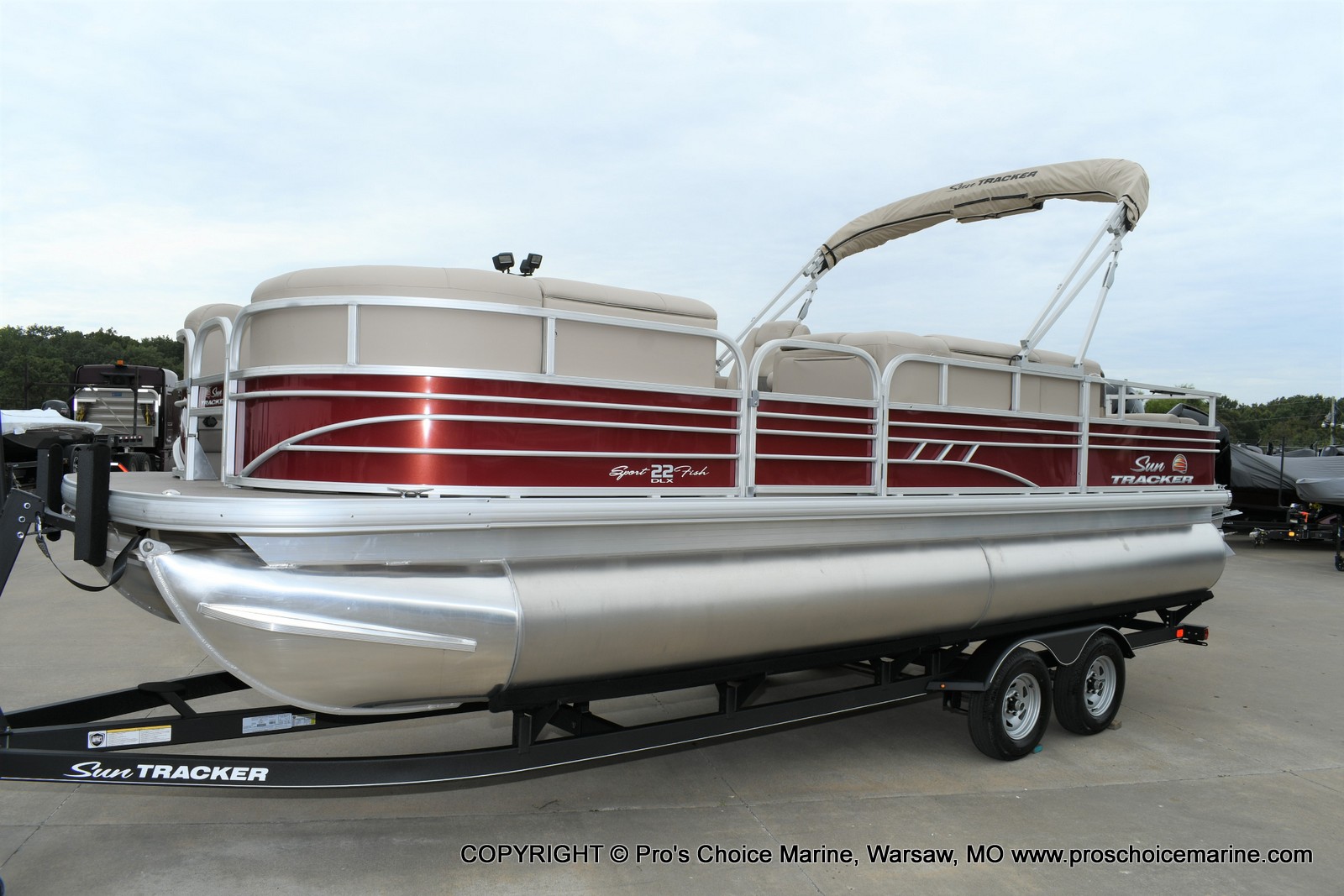 2021 Sun Tracker boat for sale, model of the boat is SPORTFISH 22 DLX w/115HP Pro-XS 4 Stroke & Image # 24 of 50