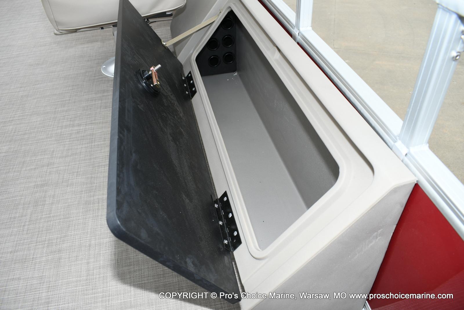 2021 Sun Tracker boat for sale, model of the boat is SPORTFISH 22 DLX w/115HP Pro-XS 4 Stroke & Image # 29 of 50