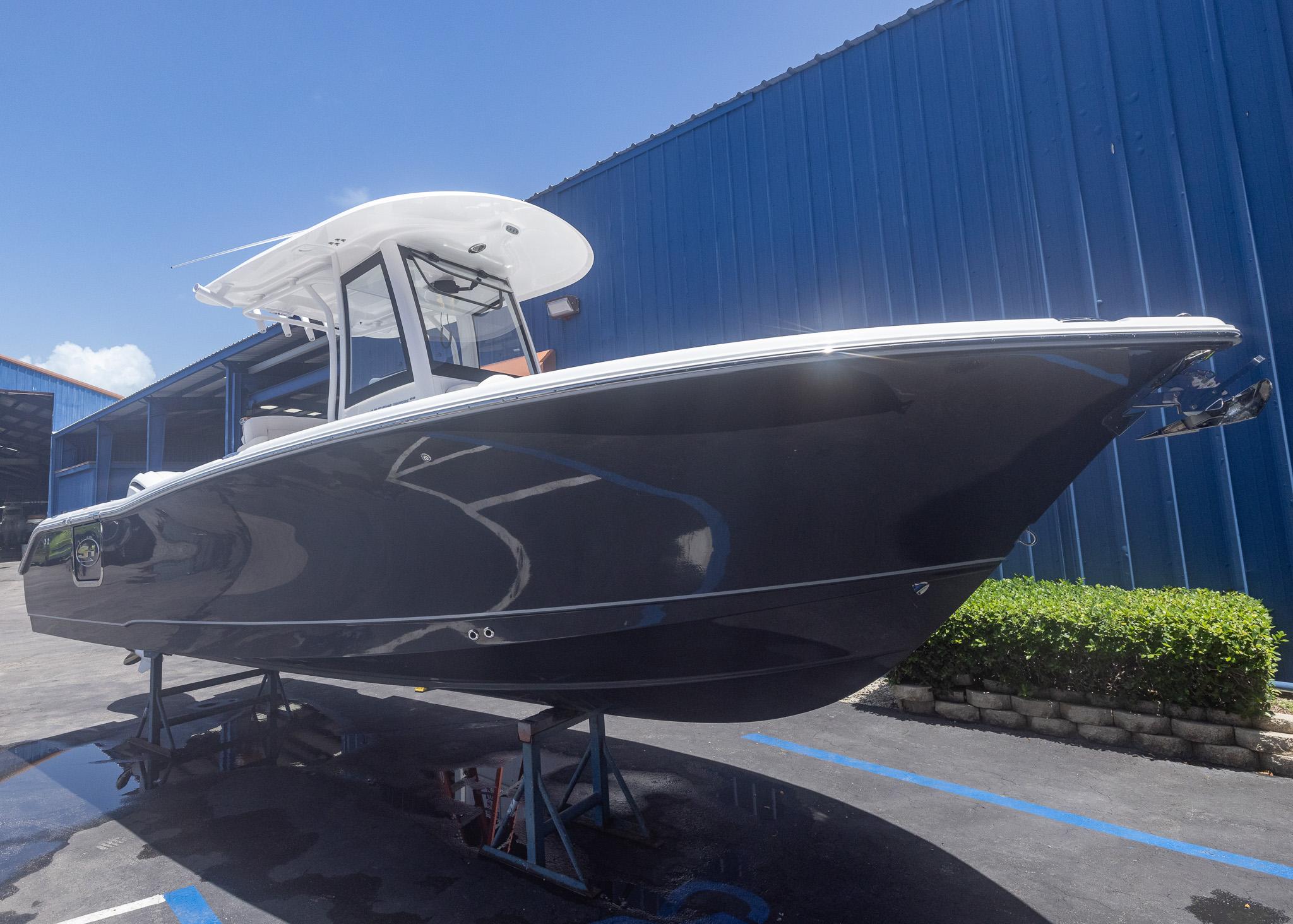 2026-sea-hunt-ultra-255-se-power-9838593-20250613131252178-1_XLARGE