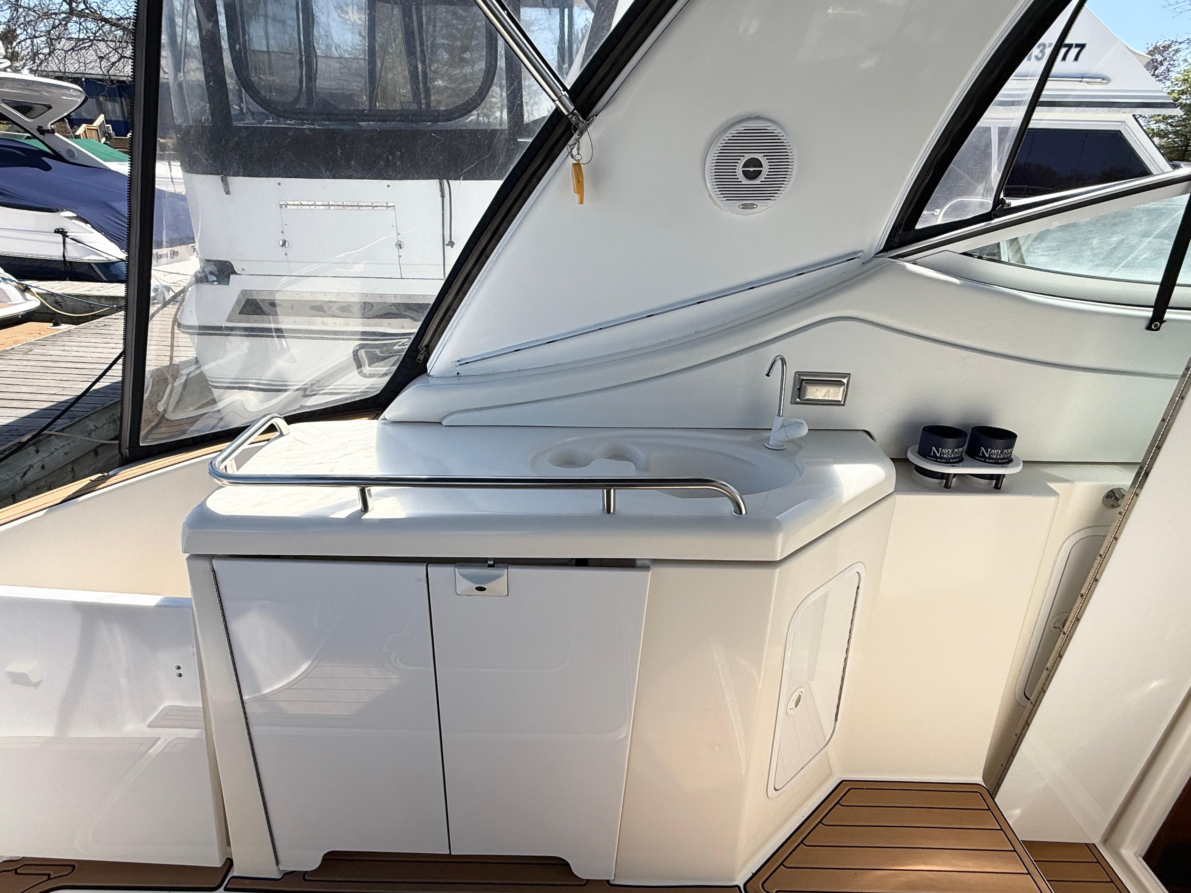 2003-cruisers-yachts-3772-express-power-9798594-20250518184711898-1_XLARGE