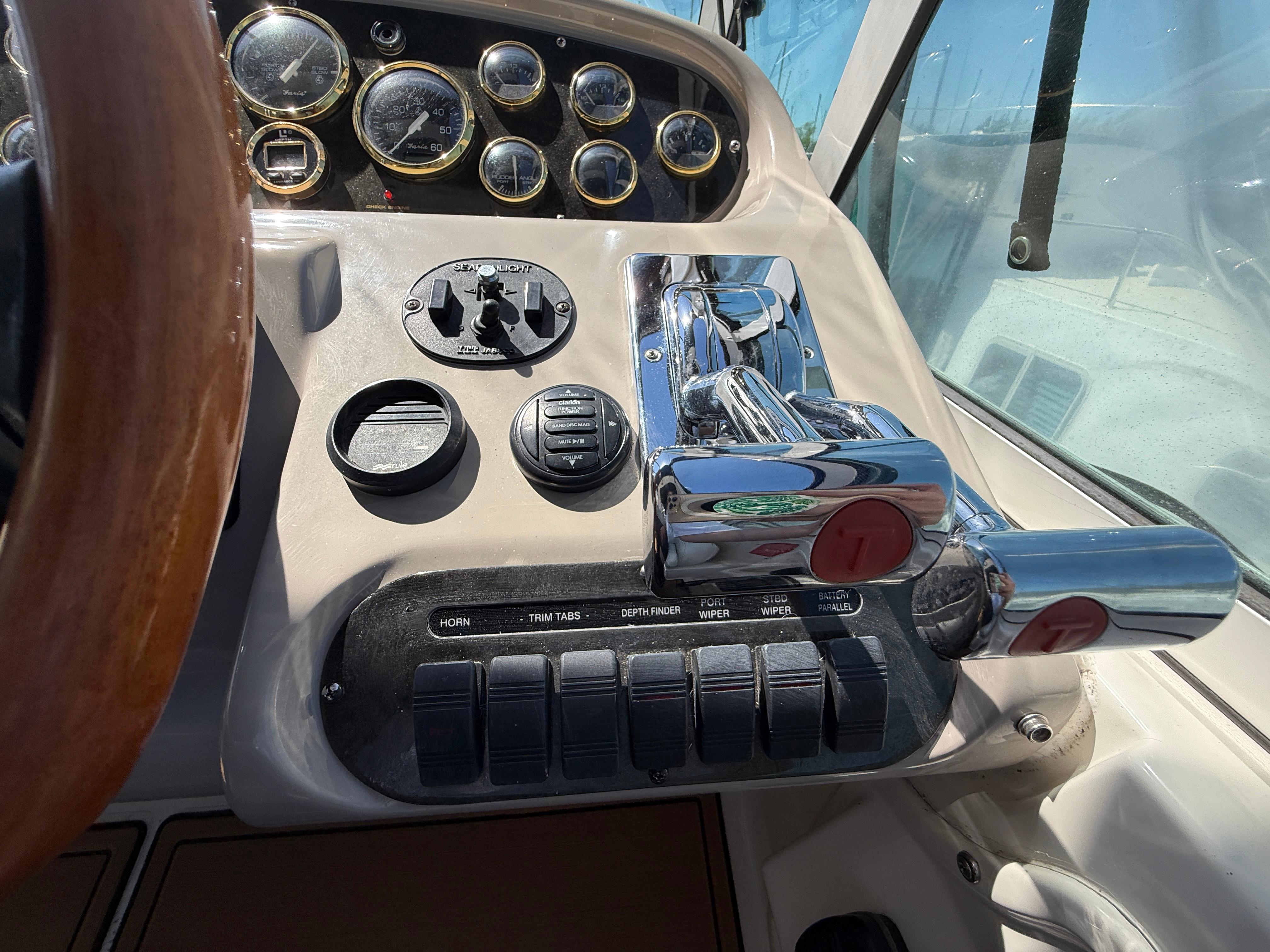 2003-cruisers-yachts-3772-express-power-9798594-20250518184739027-1_XLARGE