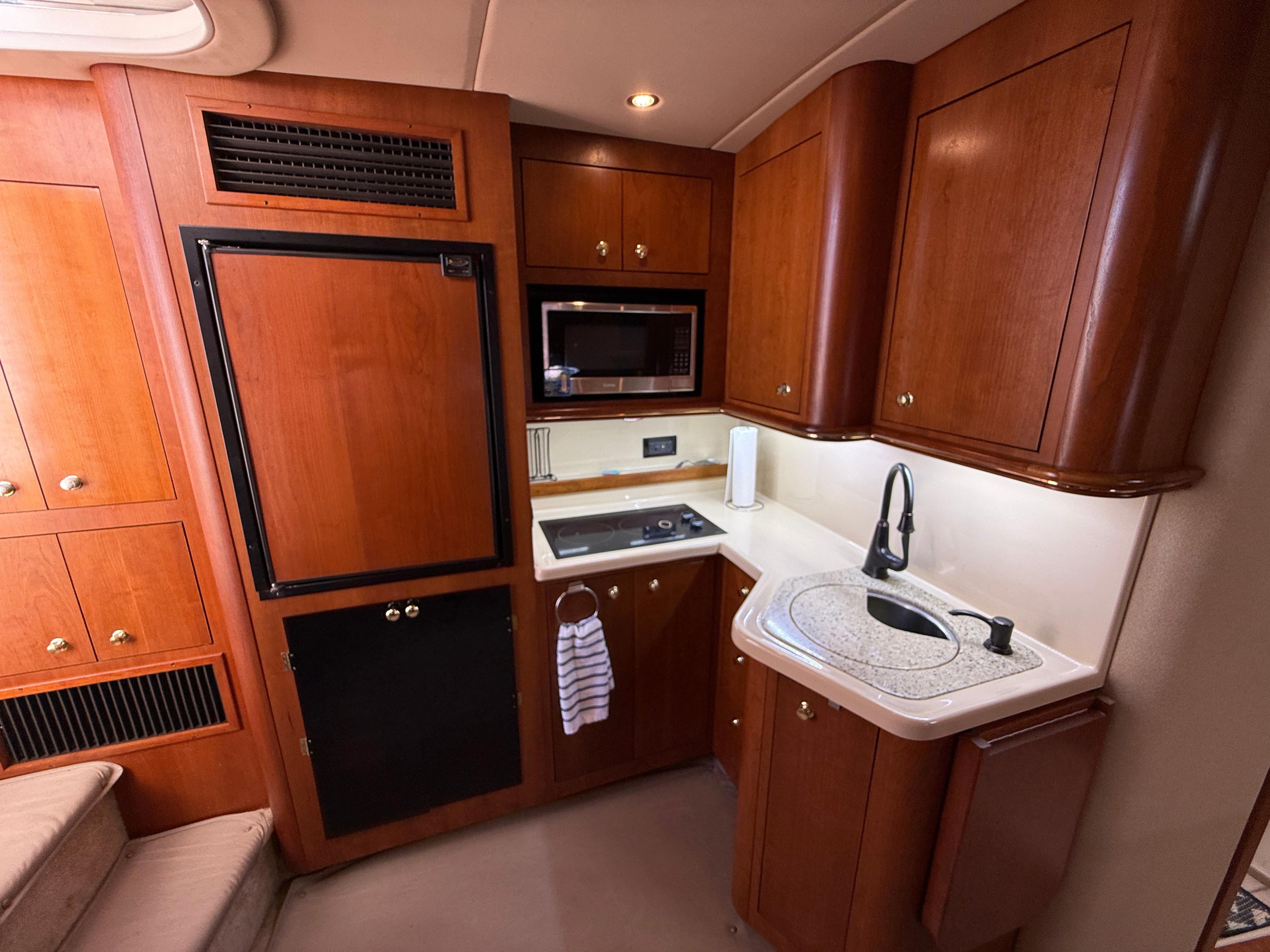 2003-cruisers-yachts-3772-express-power-9798594-20250518184757357-1_XLARGE