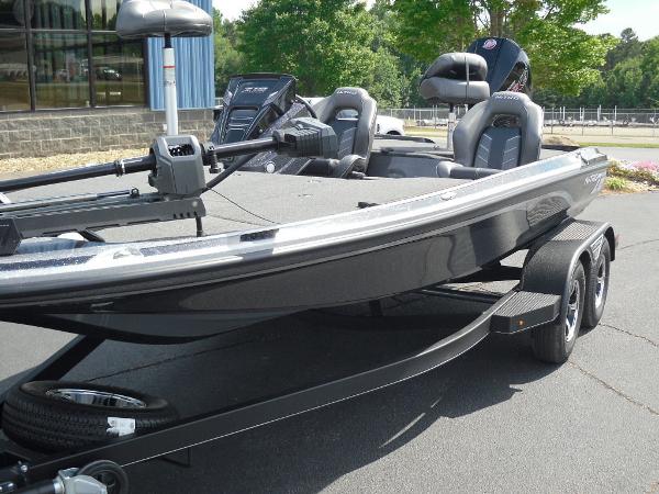 2022 Nitro boat for sale, model of the boat is Z18 Pro & Image # 5 of 28