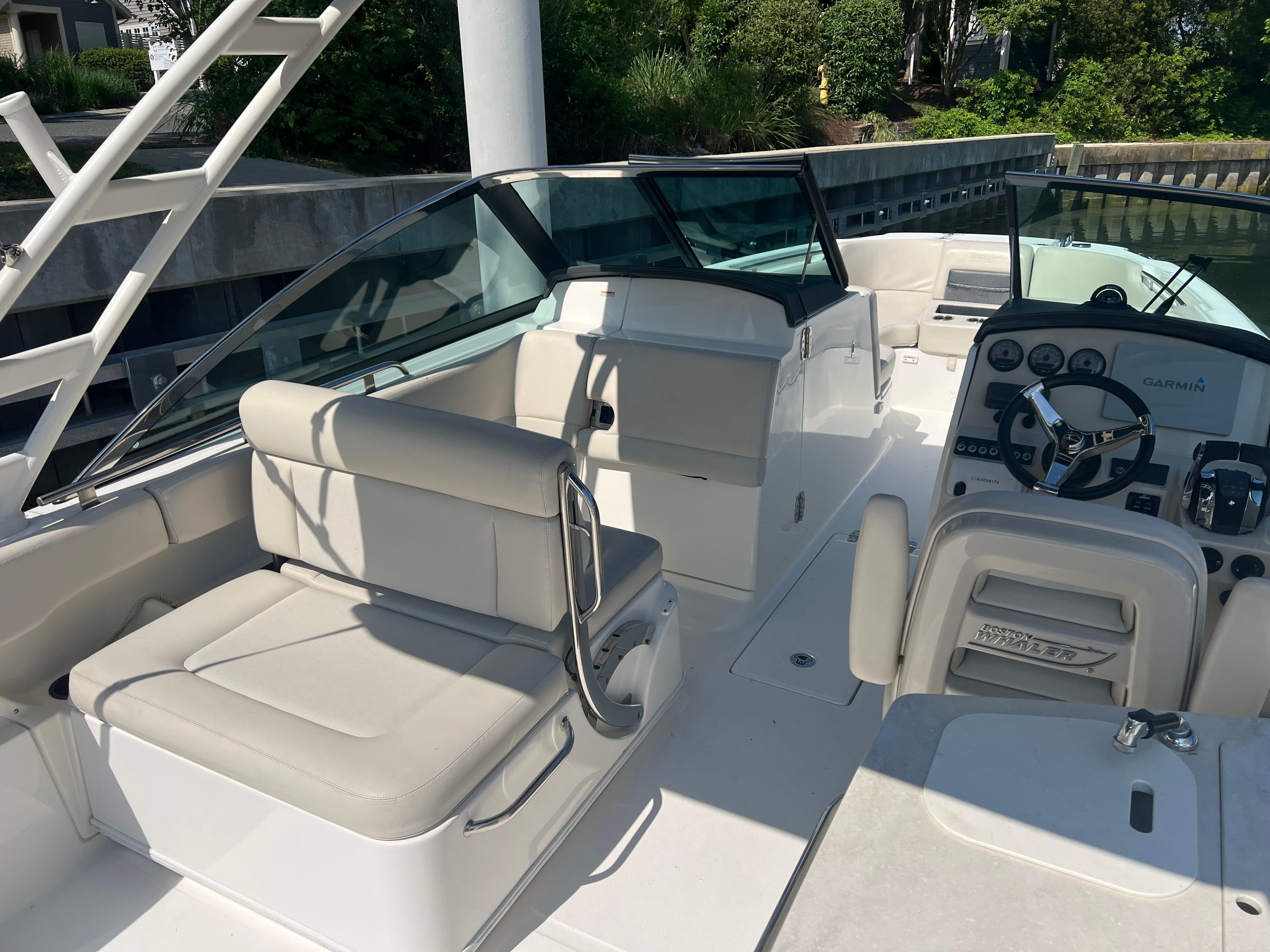 2016-boston-whaler-270-vantage-power-9788616-20250509095643716-1_XLARGE