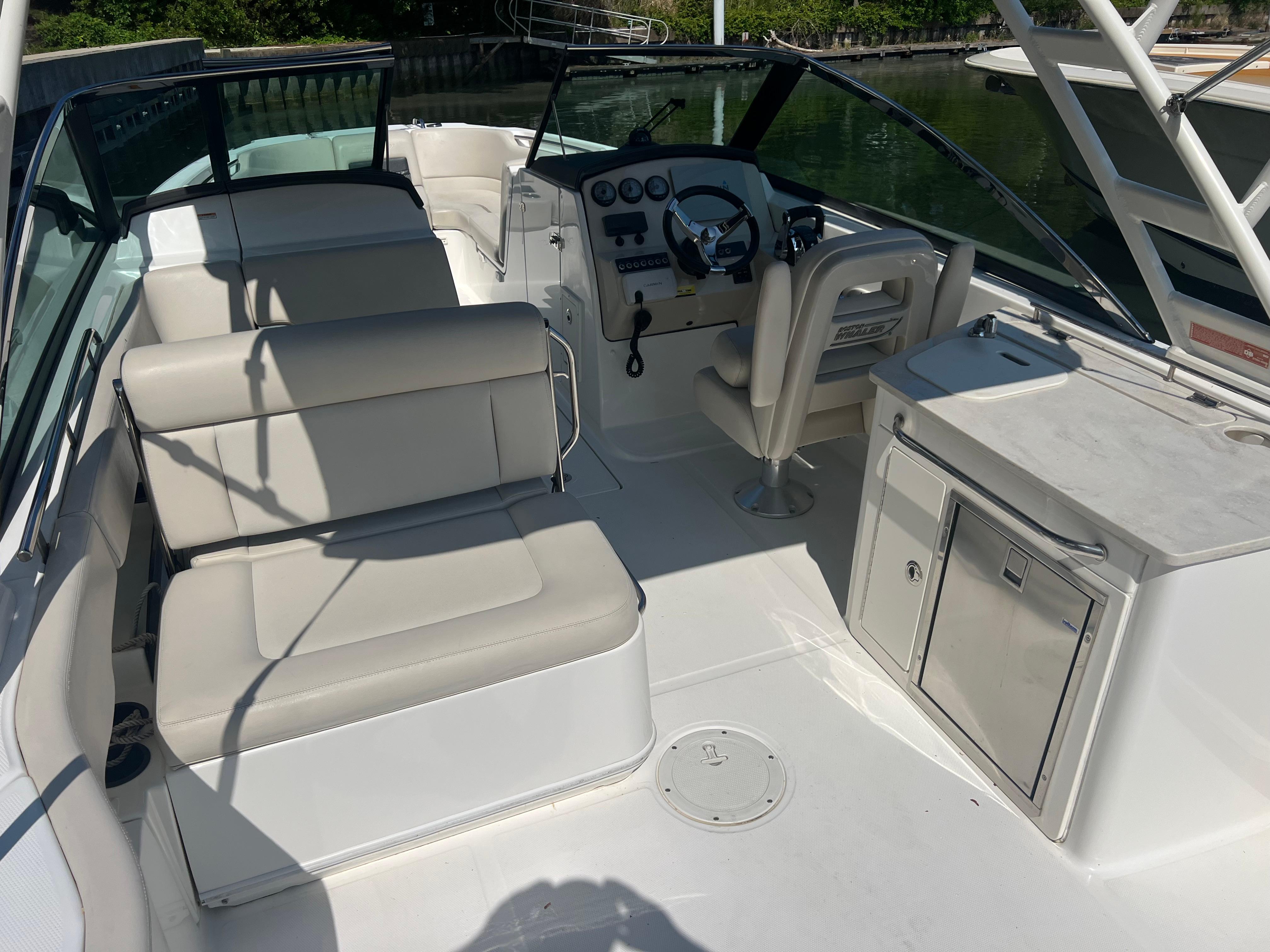 2016-boston-whaler-270-vantage-power-9788616-20250509095656507-1_XLARGE