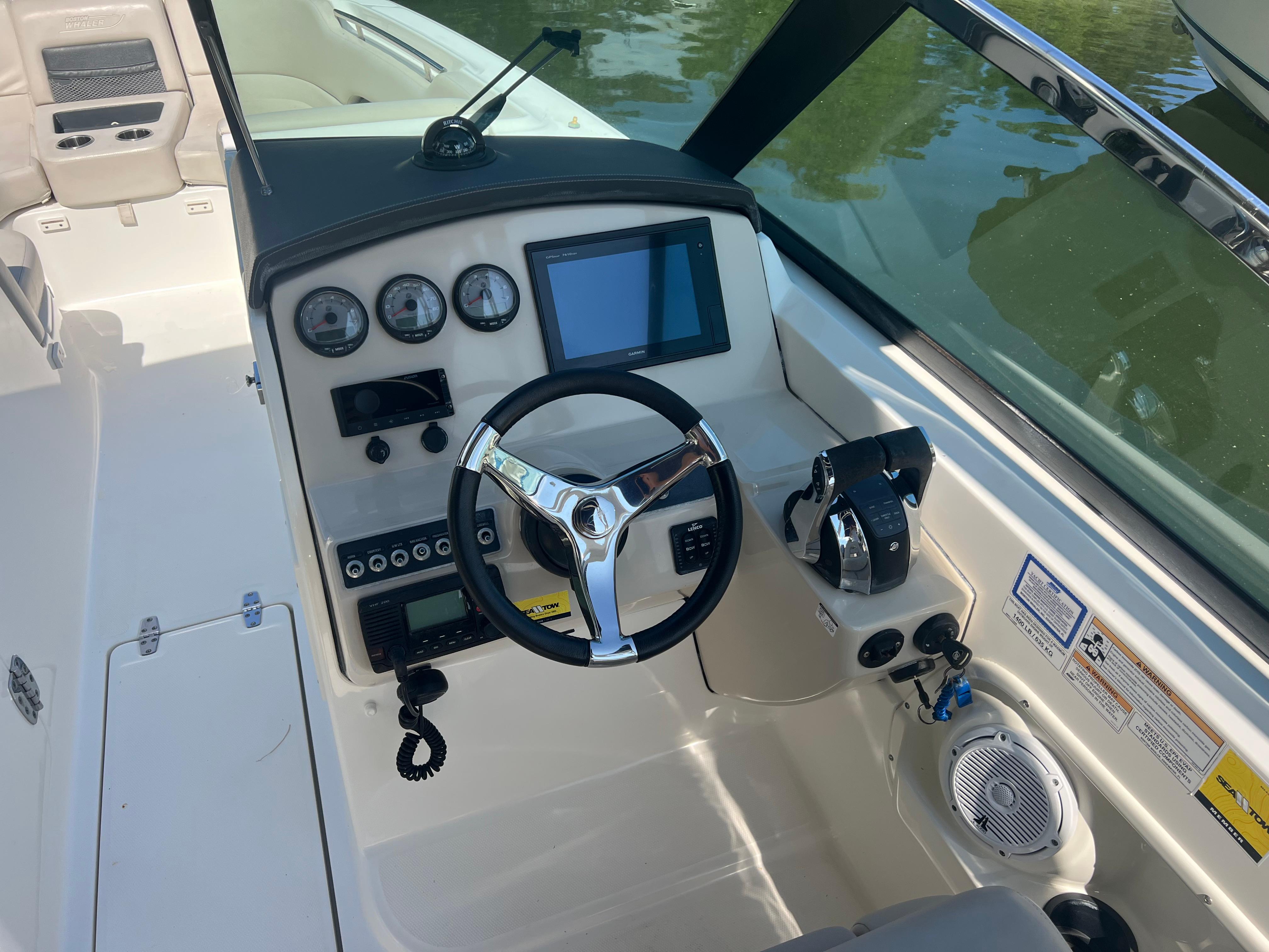 2016-boston-whaler-270-vantage-power-9788616-20250509095718401-1_XLARGE