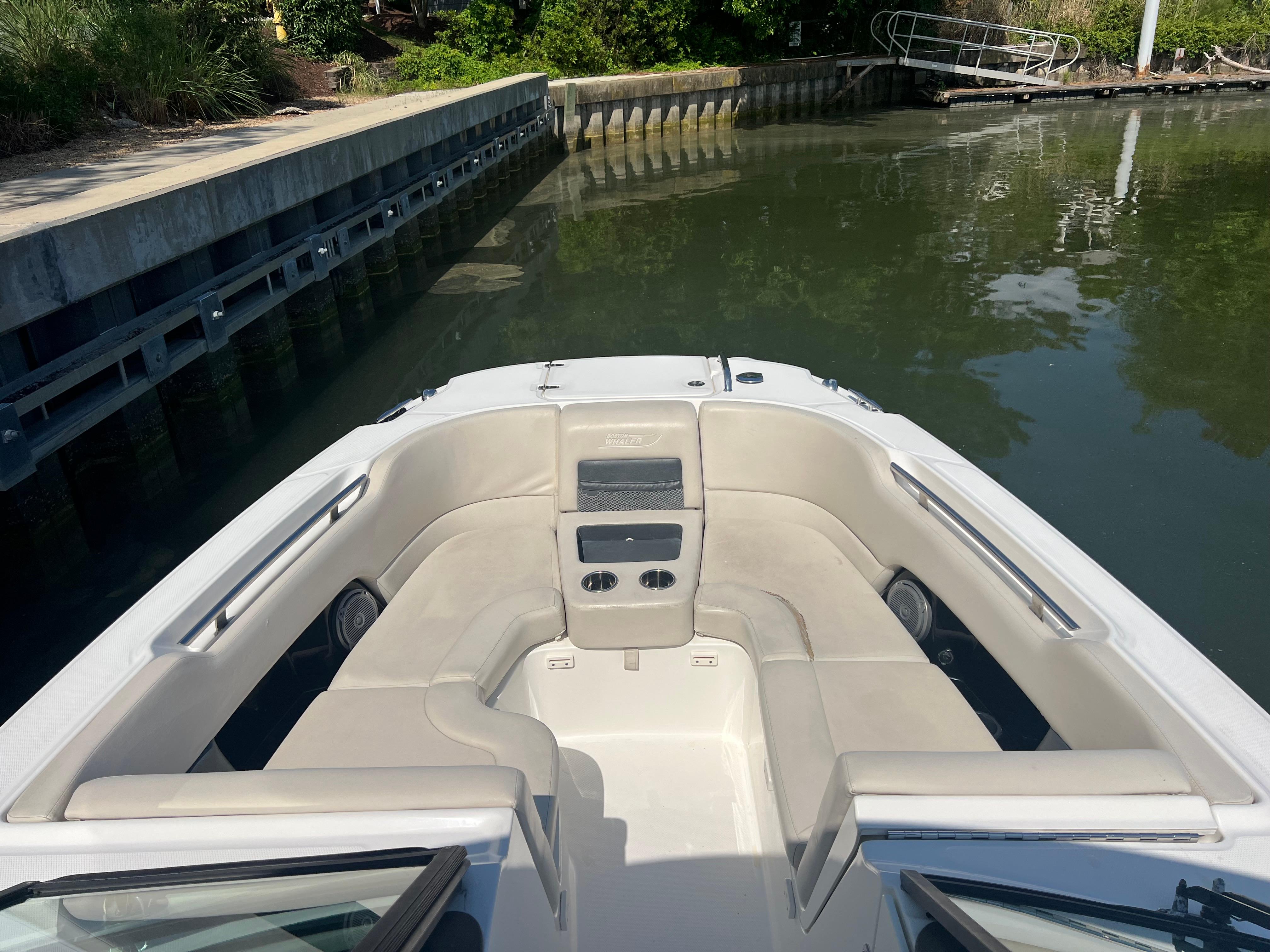 2016-boston-whaler-270-vantage-power-9788616-20250509095745576-1_XLARGE