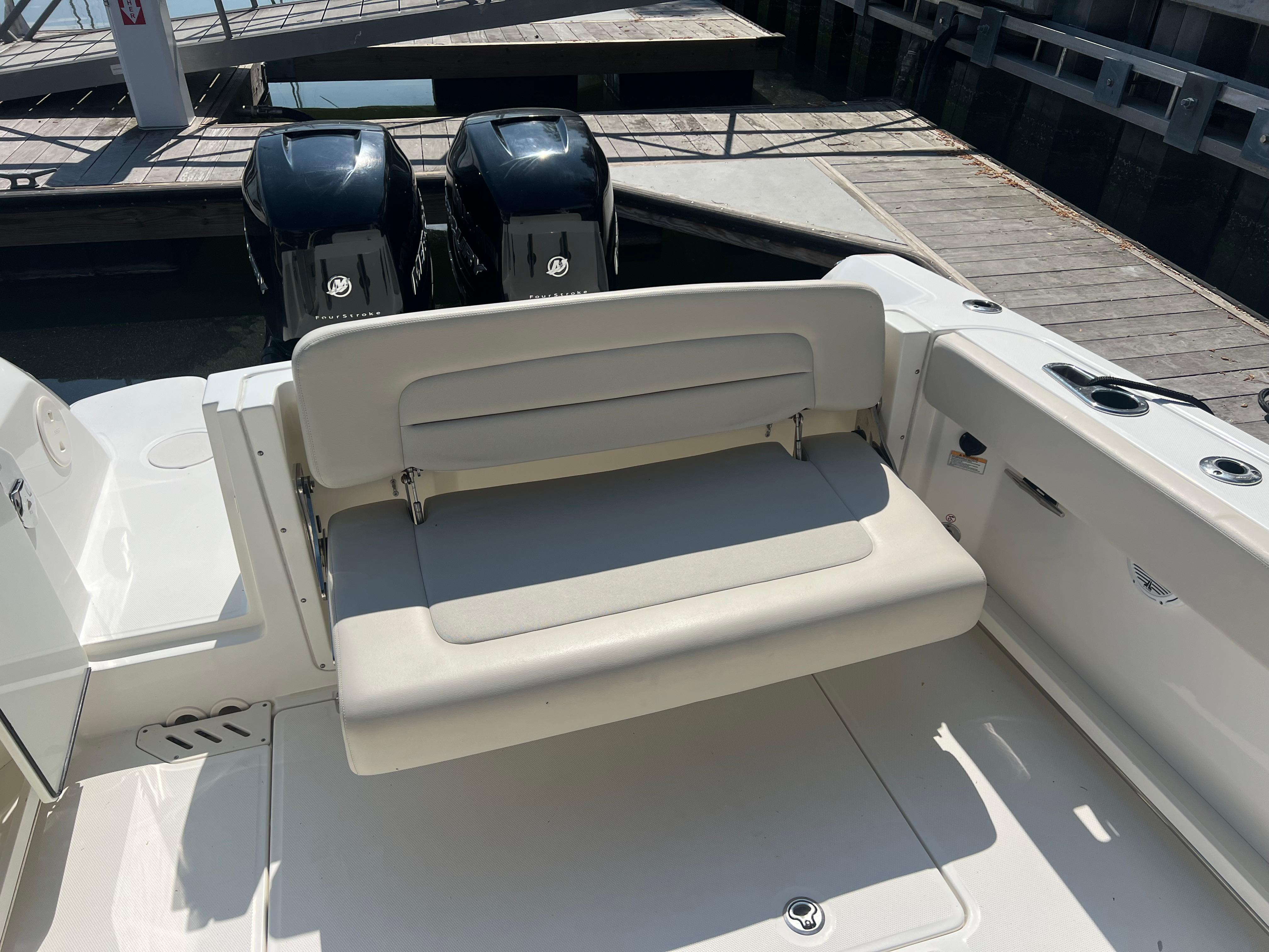 2016-boston-whaler-270-vantage-power-9788616-20250509095810119-1_XLARGE